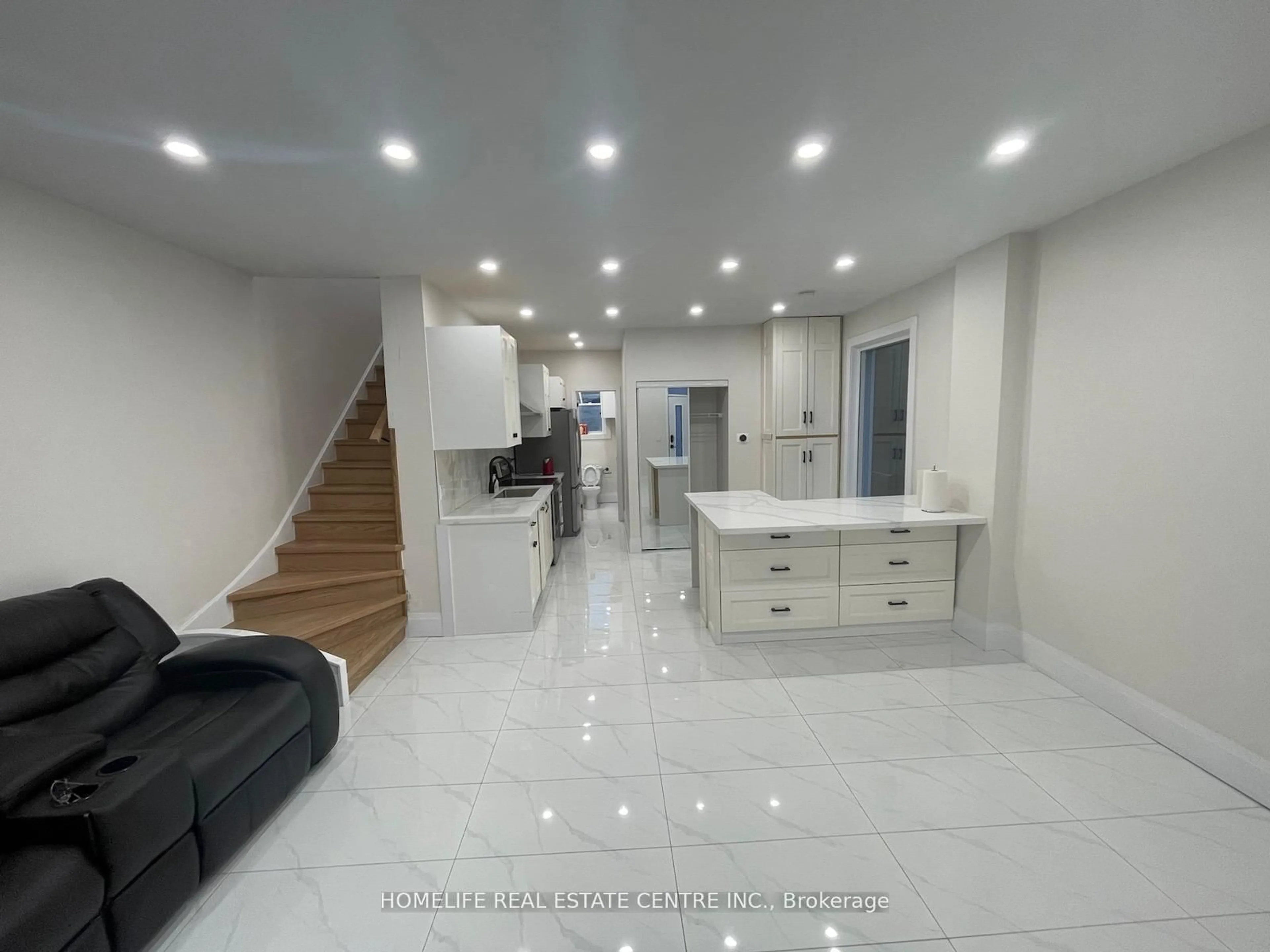 Open concept kitchen, ceramic/tile floor for 4 Minto Ave, Hamilton Ontario L8L 6E2