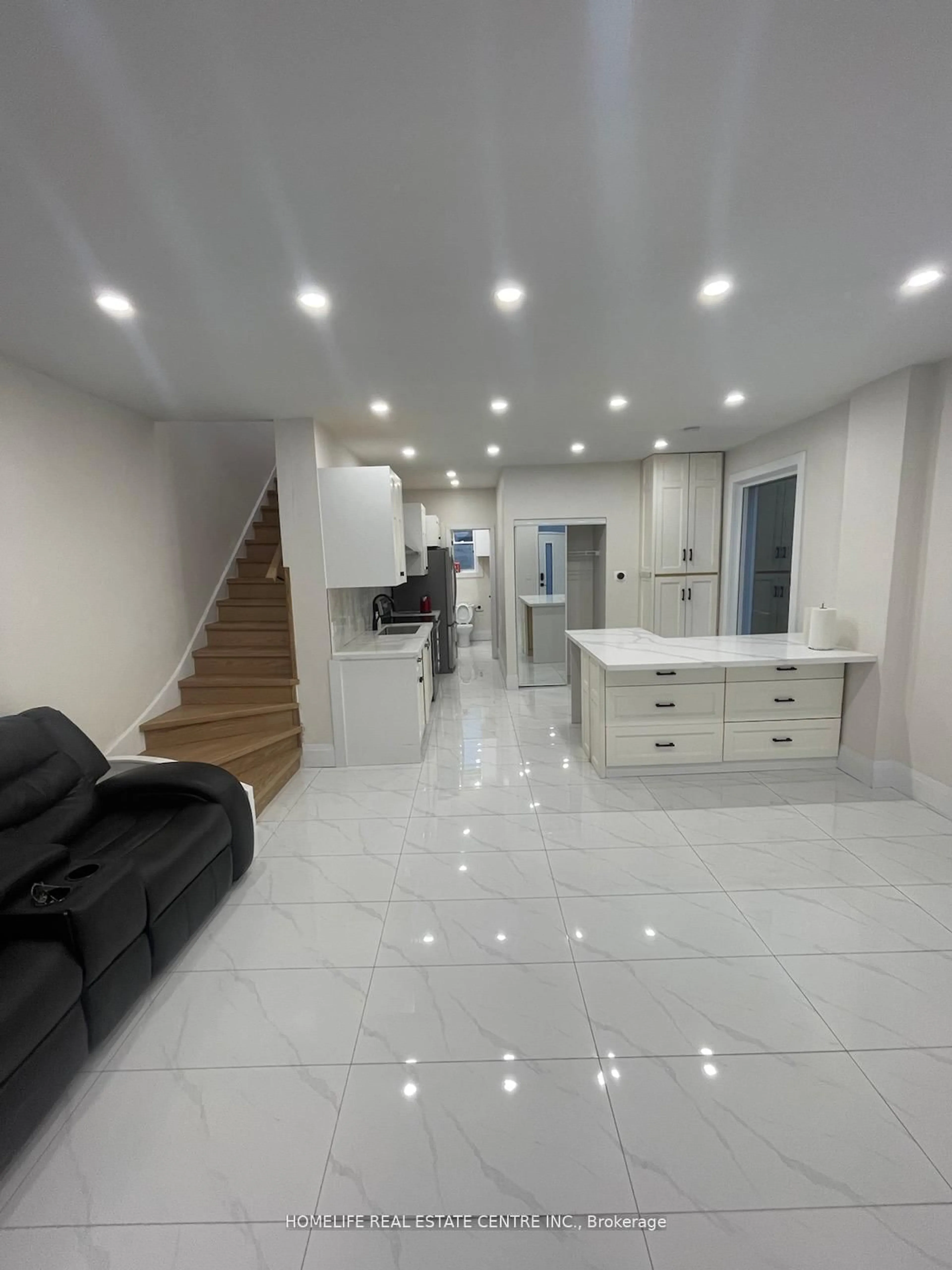 Open concept kitchen, ceramic/tile floor for 4 Minto Ave, Hamilton Ontario L8L 6E2