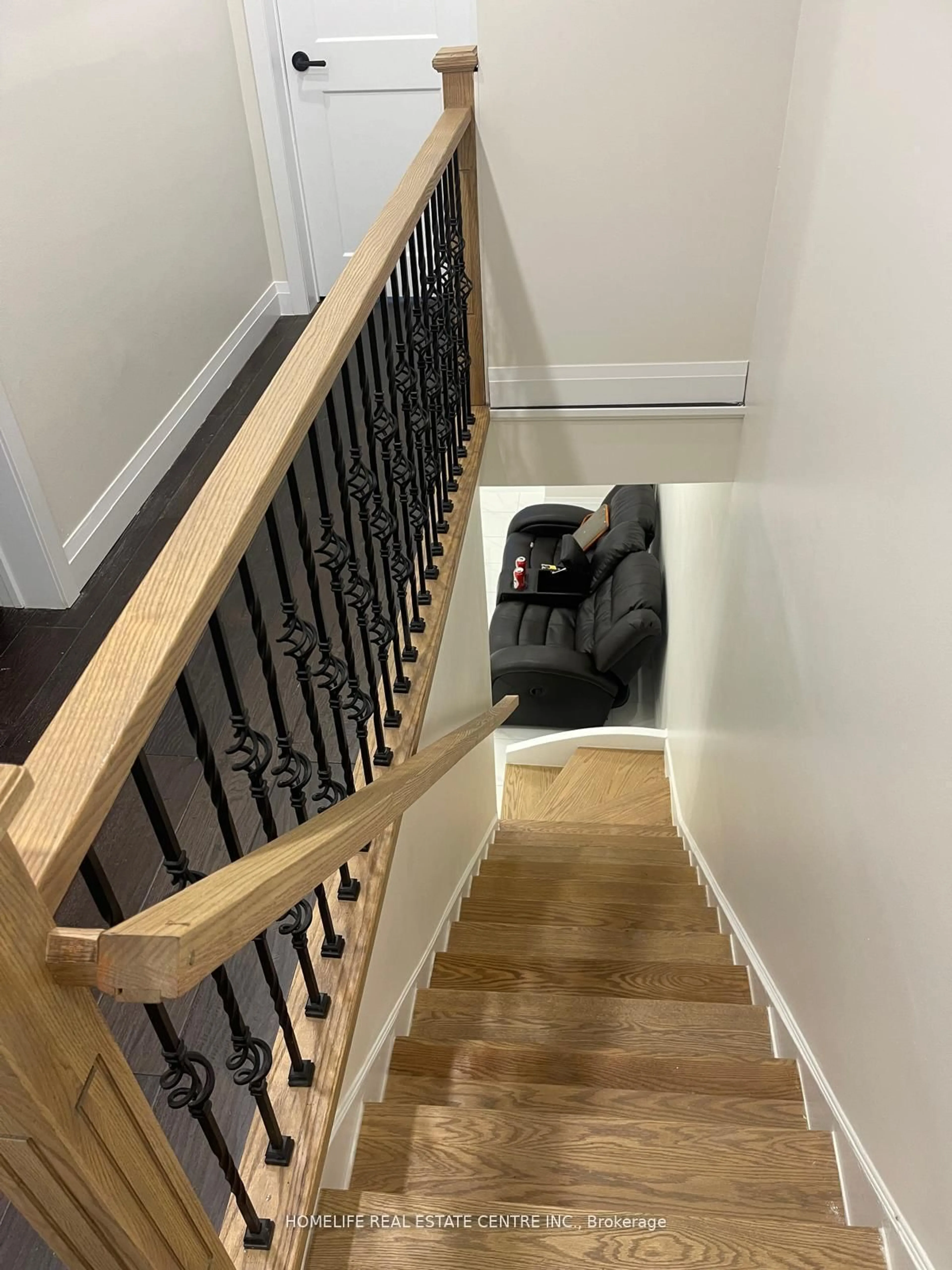Stairs for 4 Minto Ave, Hamilton Ontario L8L 6E2