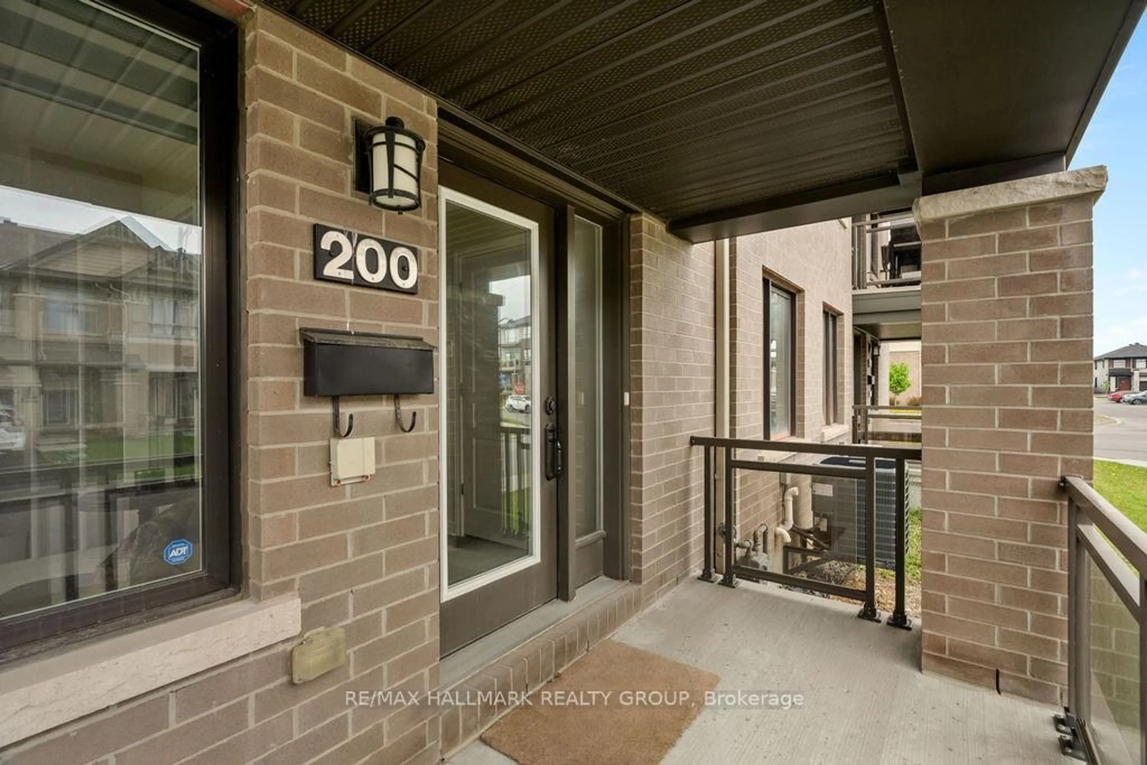Indoor entryway for 200 Dragonfly Walk, Ottawa Ontario K1W 0J8