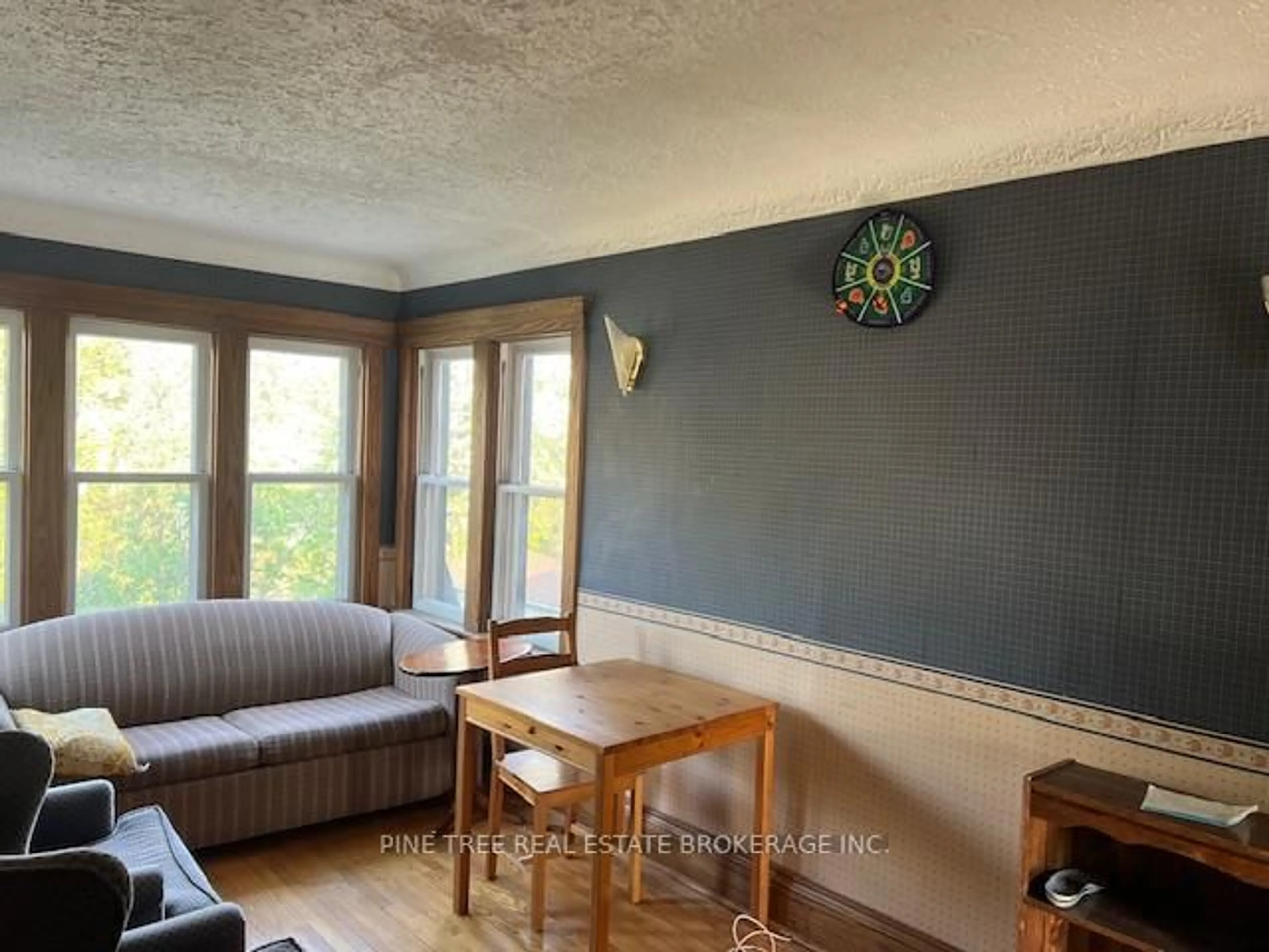 A pic of a room for 31 Paisley Ave, Hamilton Ontario L8S 1T9