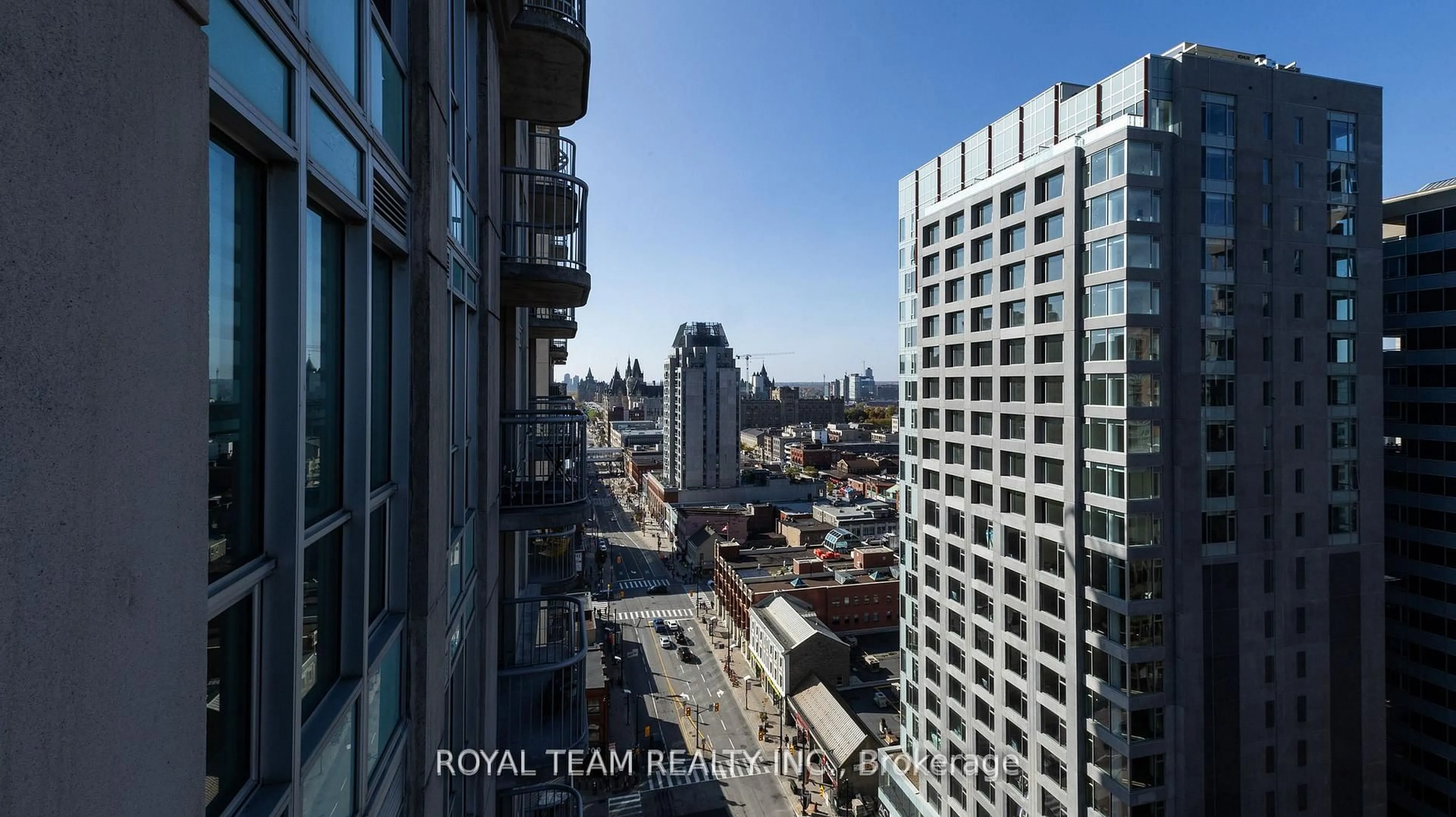 A pic from outside/outdoor area/front of a property/back of a property/a pic from drone, city buildings view from balcony for 234 Rideau St #1903, Ottawa Ontario K1N 0A9