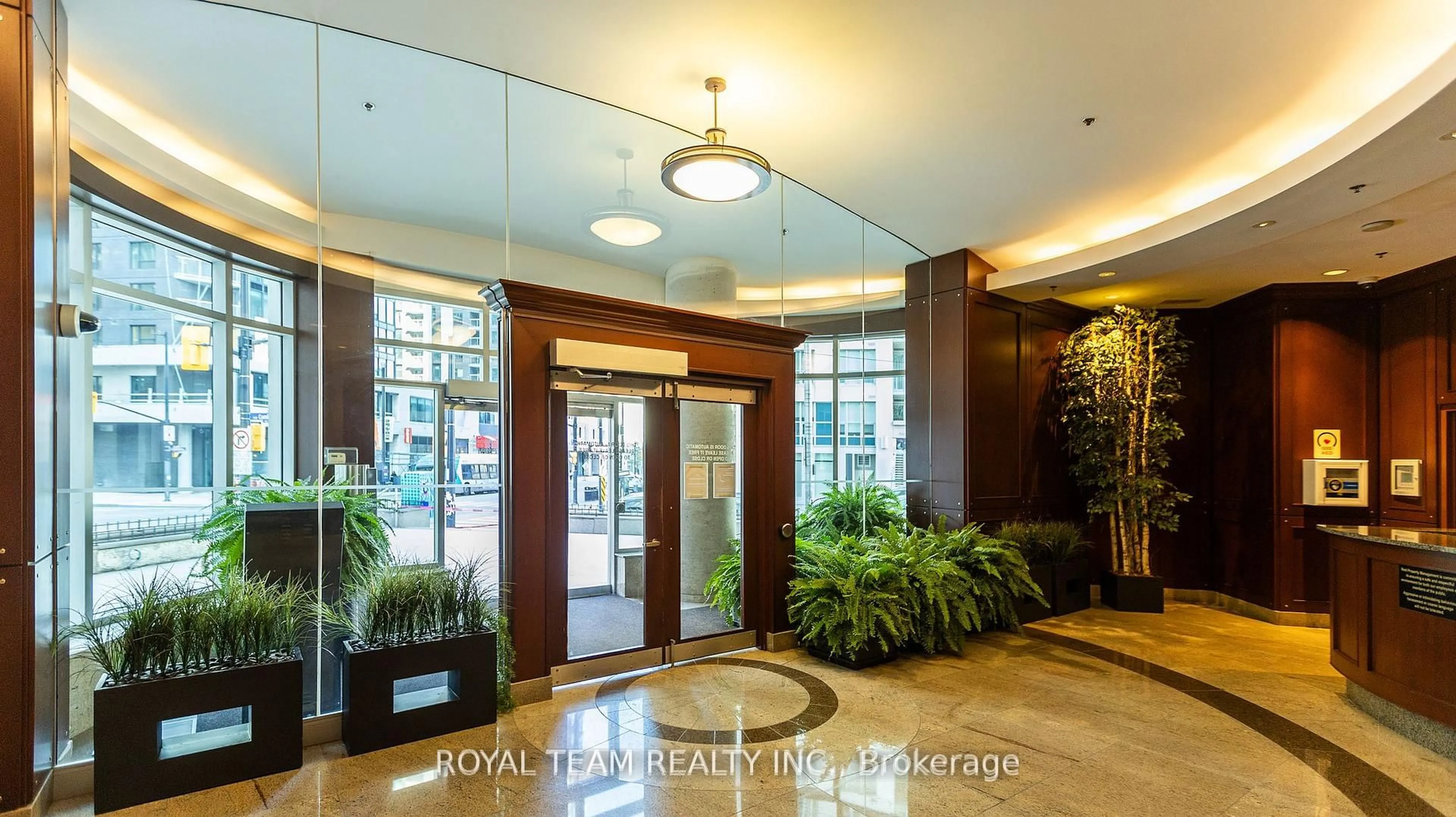 Indoor foyer for 234 Rideau St #1903, Ottawa Ontario K1N 0A9