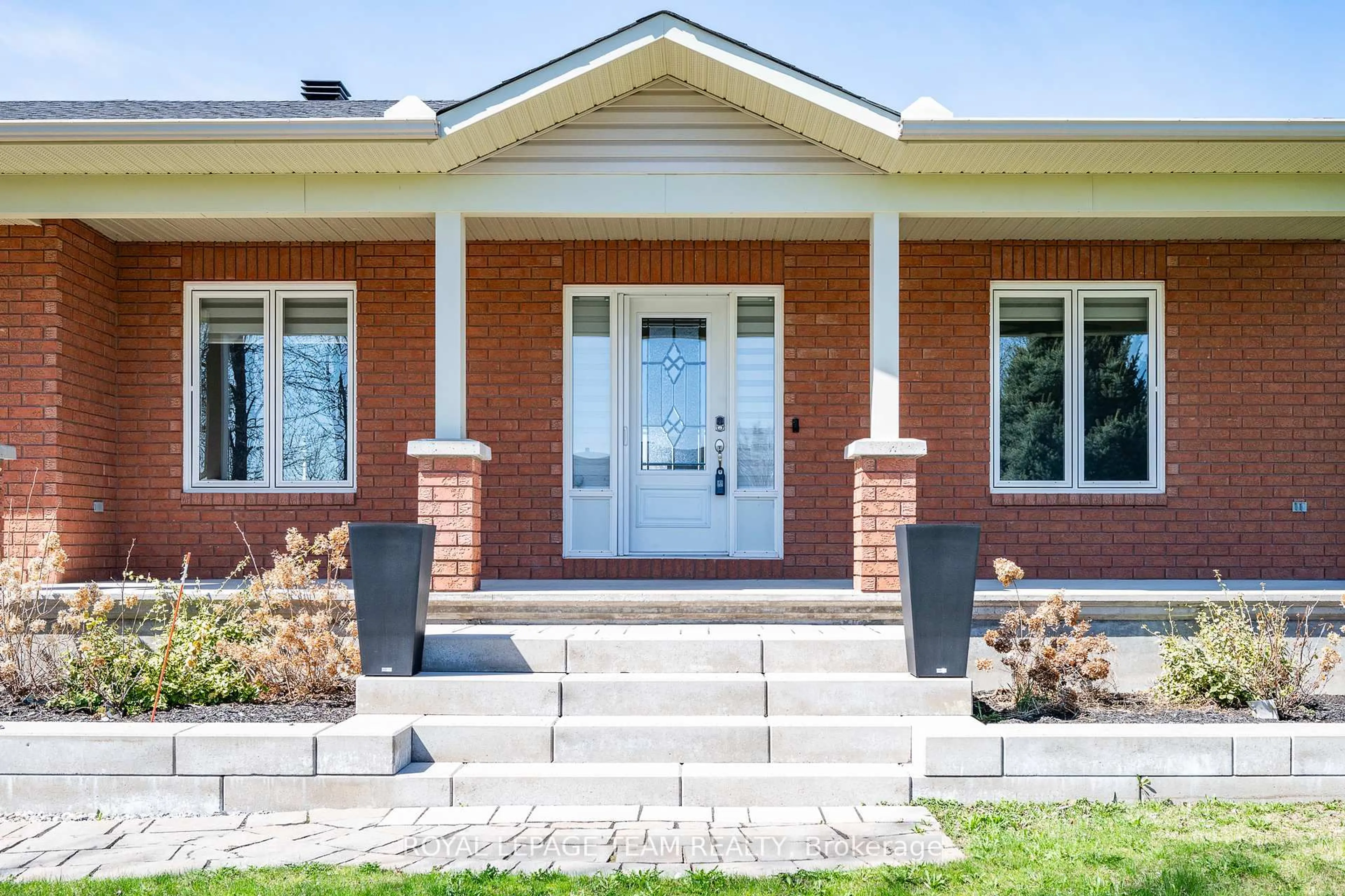 Home with brick exterior material, street for 2760 Johannes St, Metcalfe Ontario K0A 2P0