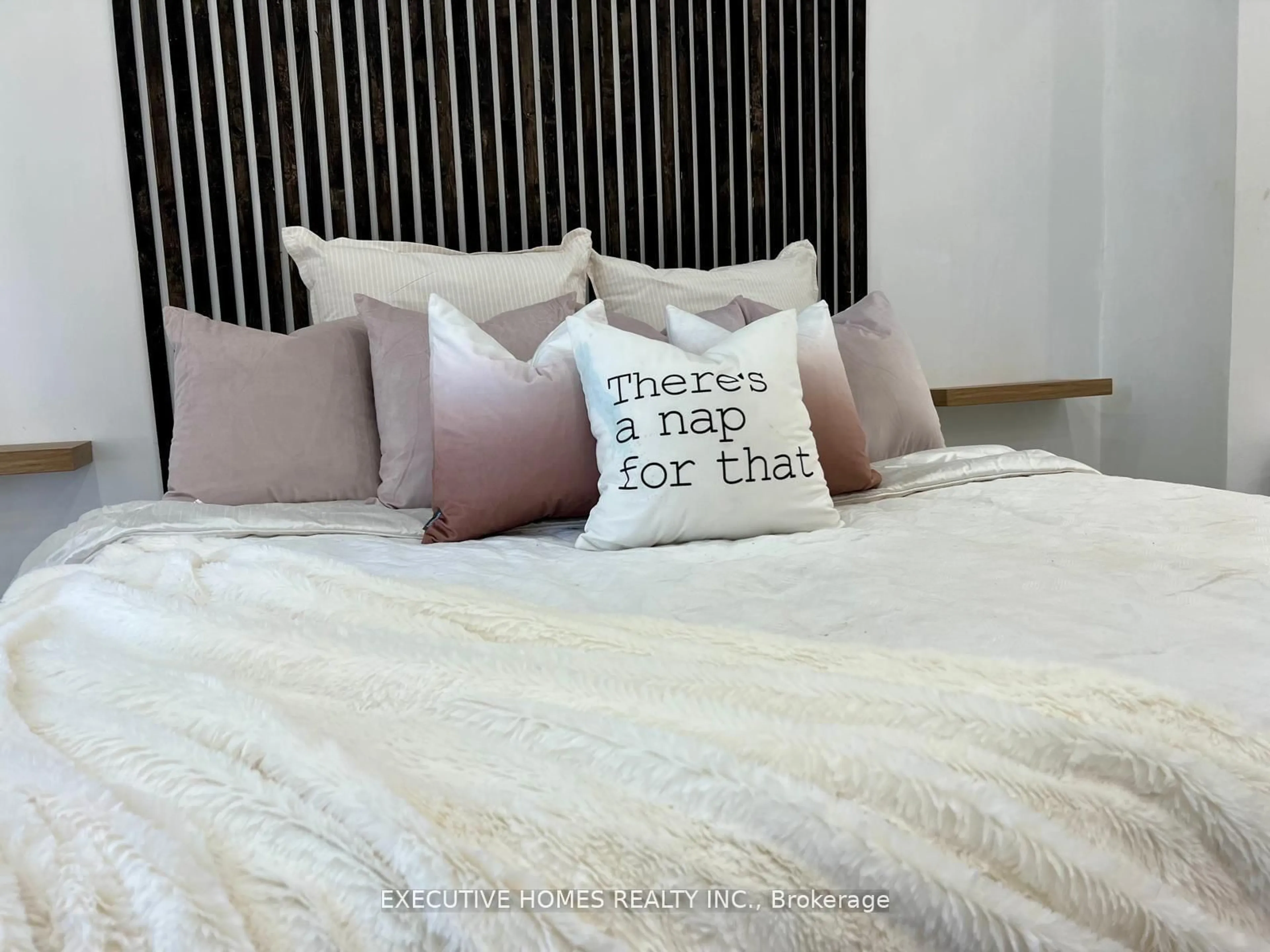 Bedroom with bed, unknown for 650 OXFORD St, London East Ontario N5X 3J4