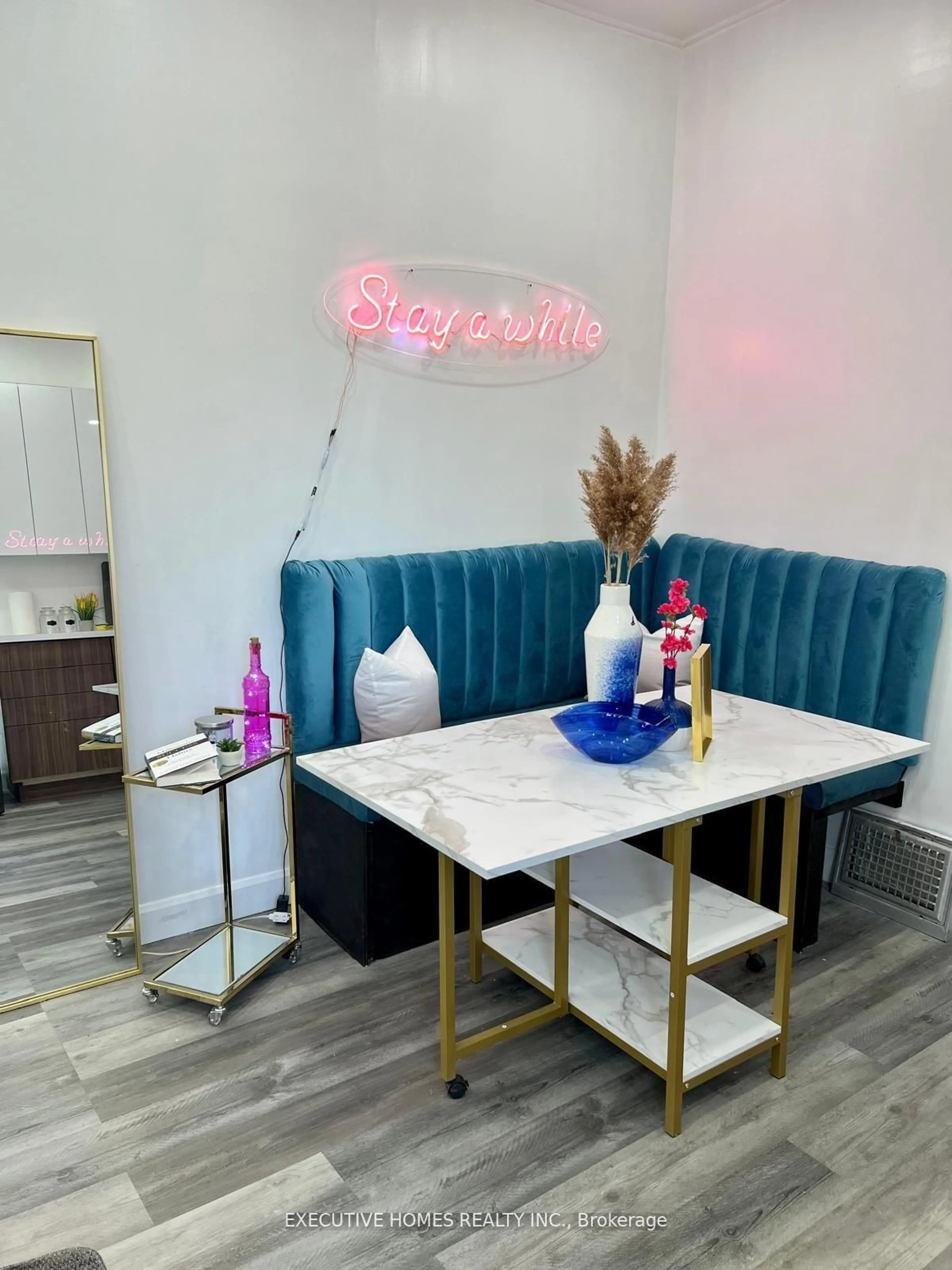 A pic of a room for 650 OXFORD St, London East Ontario N5X 3J4
