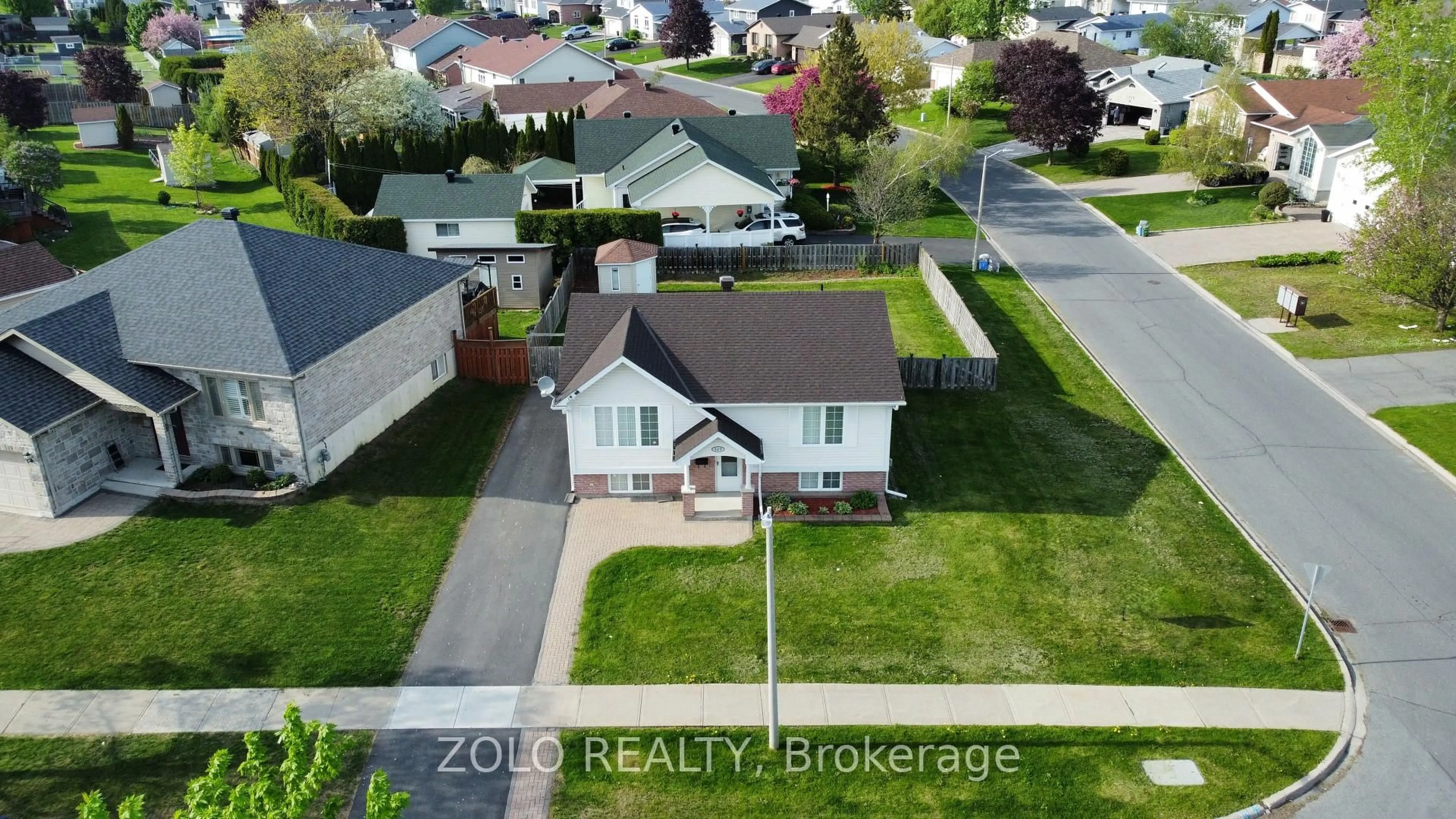 A pic from outside/outdoor area/front of a property/back of a property/a pic from drone, street for 329 Ellen Ave, Cornwall Ontario K6J 5T7