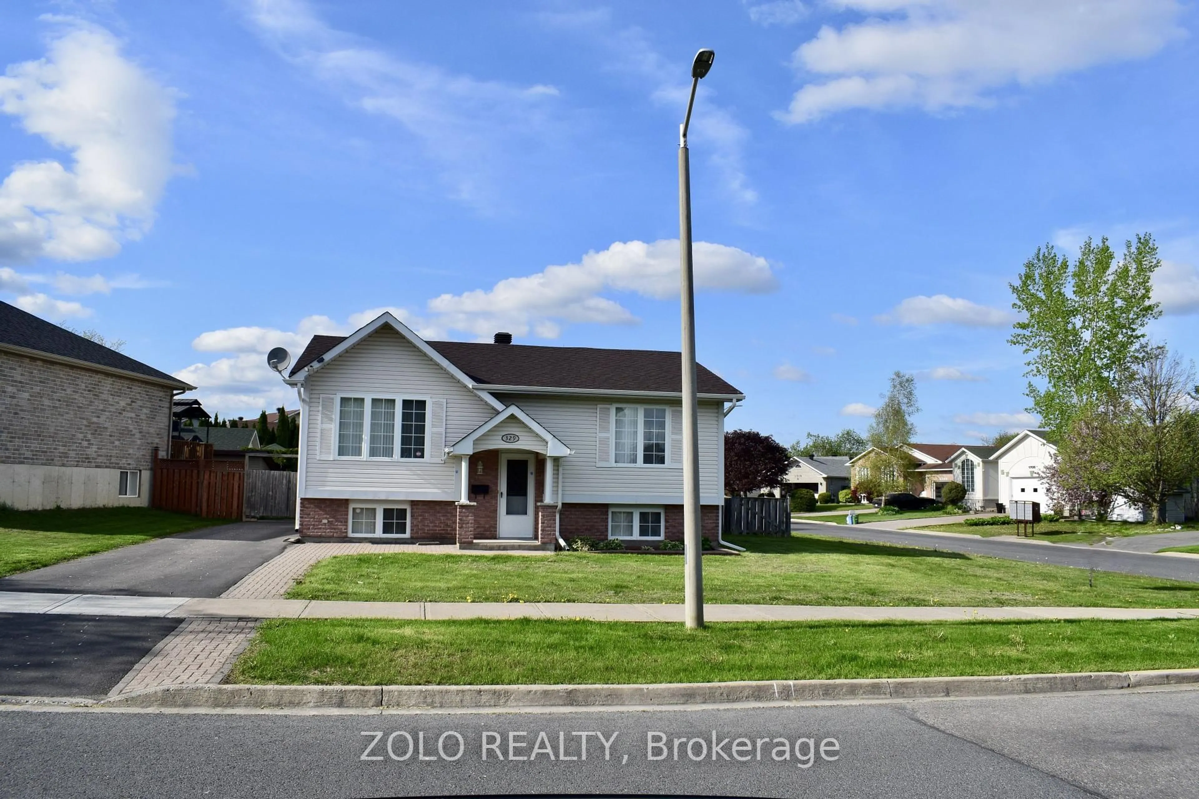 A pic from outside/outdoor area/front of a property/back of a property/a pic from drone, street for 329 Ellen Ave, Cornwall Ontario K6J 5T7
