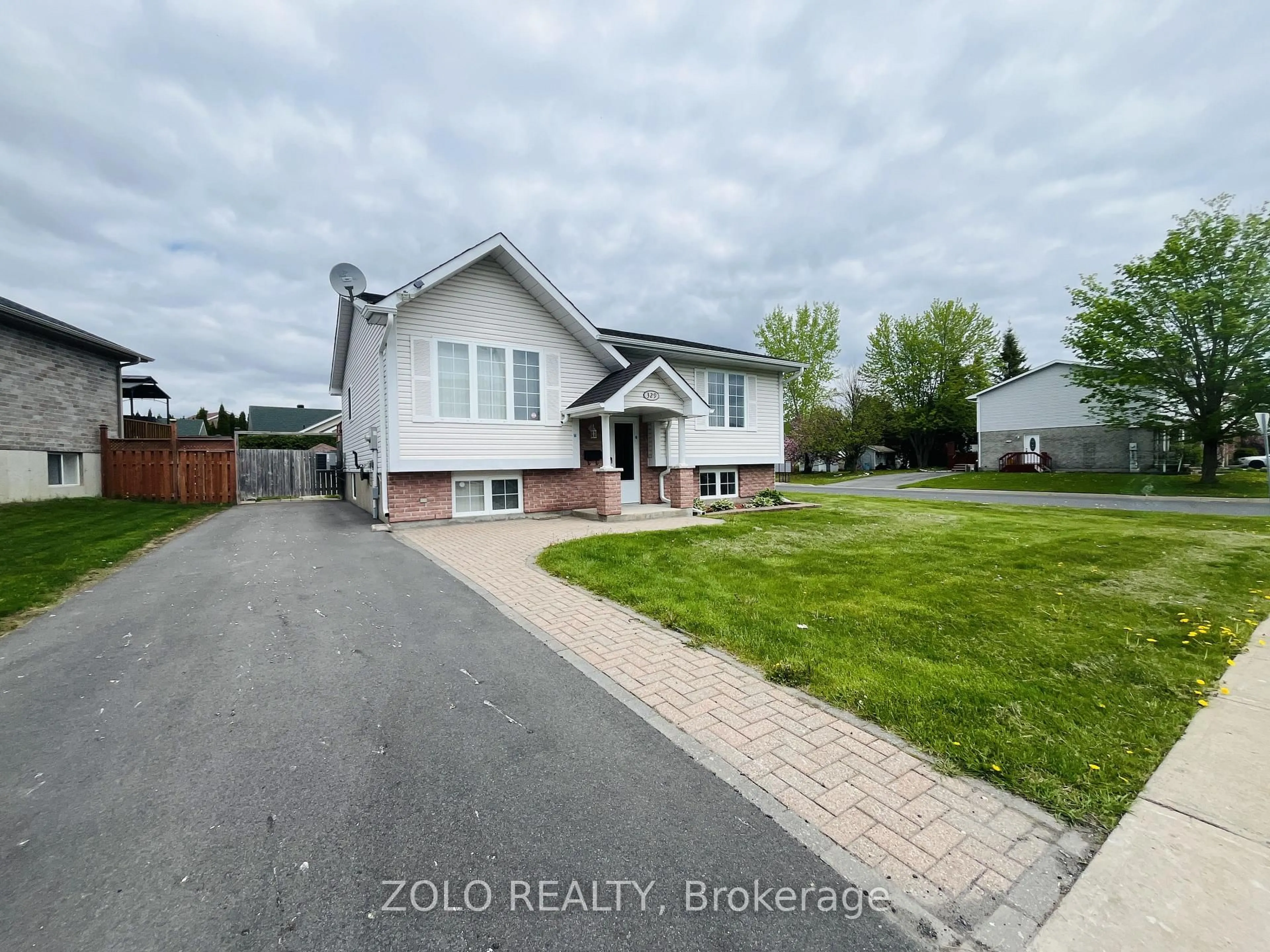 A pic from outside/outdoor area/front of a property/back of a property/a pic from drone, street for 329 Ellen Ave, Cornwall Ontario K6J 5T7