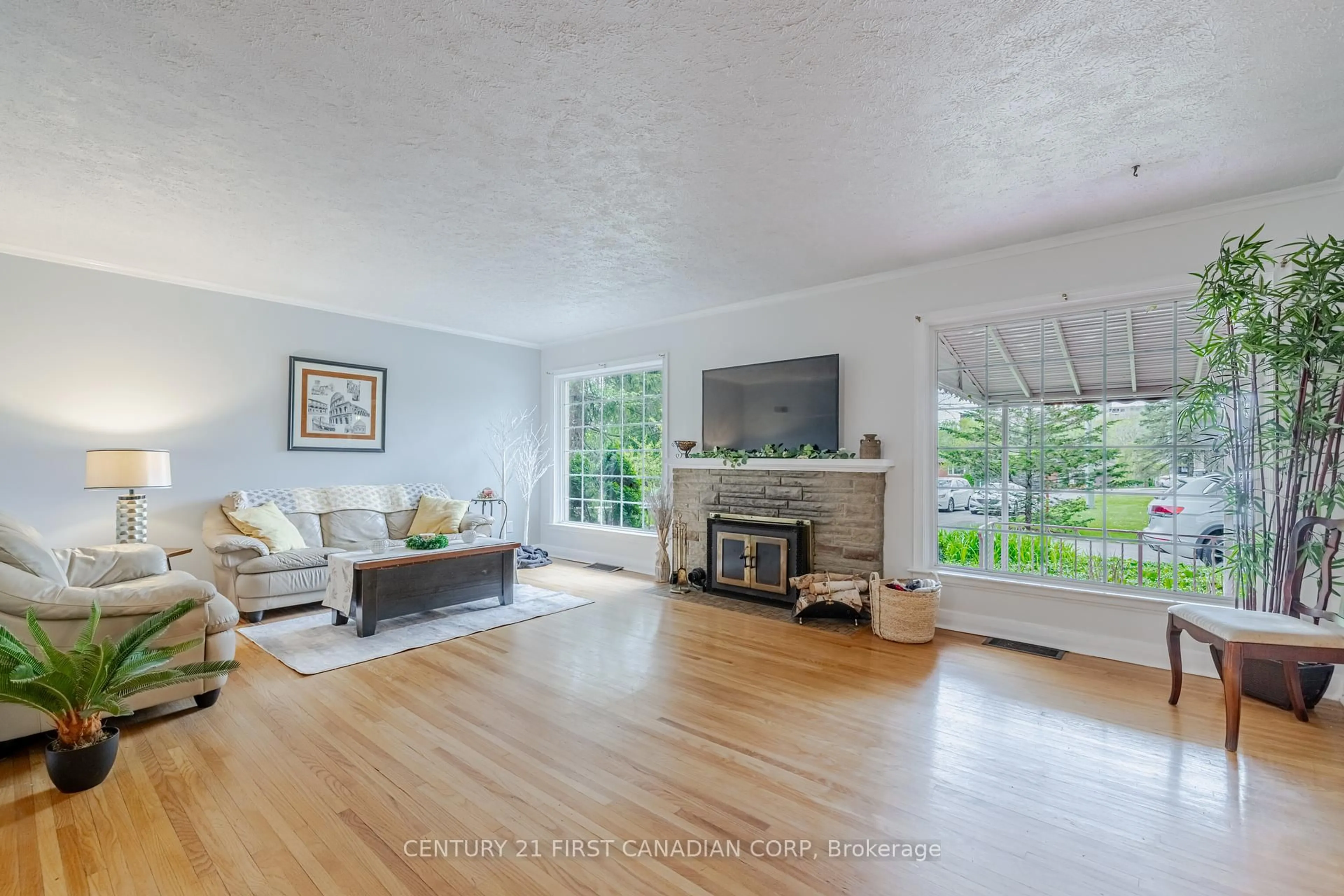 Living room with furniture, unknown for 420 Riverside Dr, London North Ontario N6H 2R7