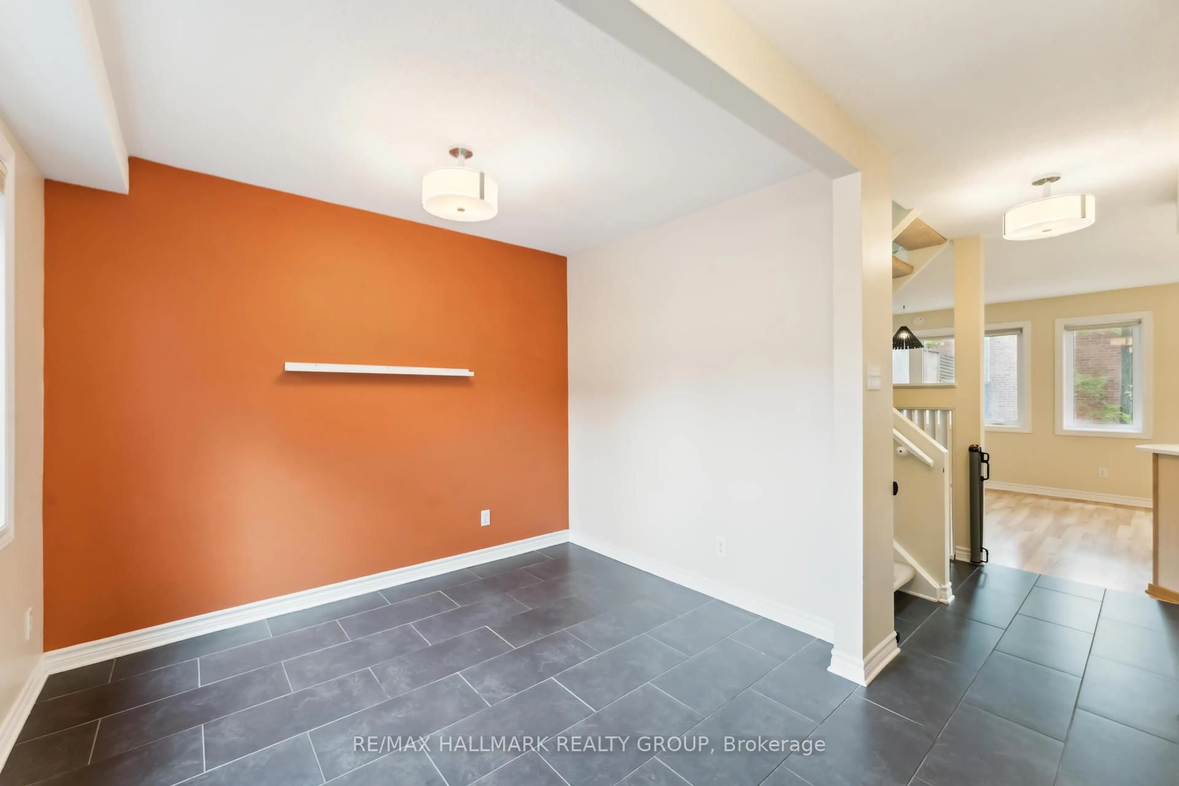 Indoor entryway for 110 WALNUT Crt #12, Ottawa Ontario K1R 7W2