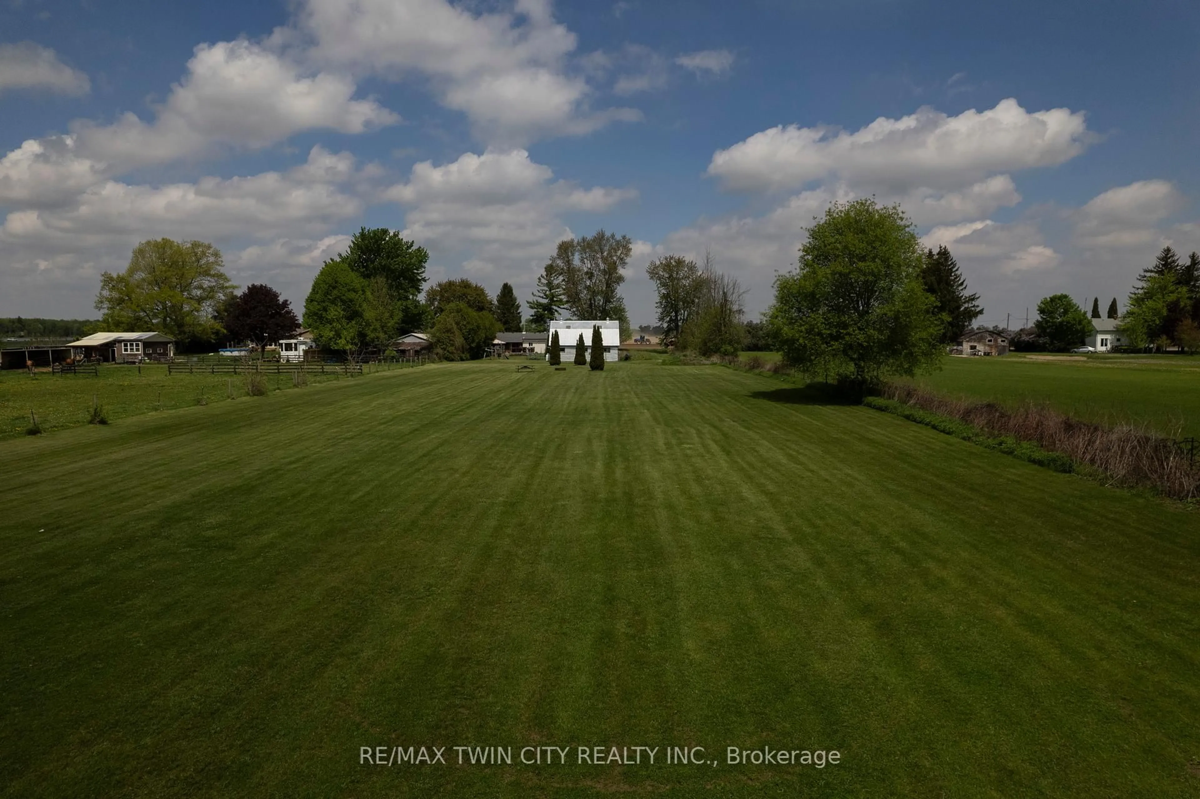 A pic from outside/outdoor area/front of a property/back of a property/a pic from drone, unknown for 129 10th Conc. Rd, Brant Ontario N0E 1A0