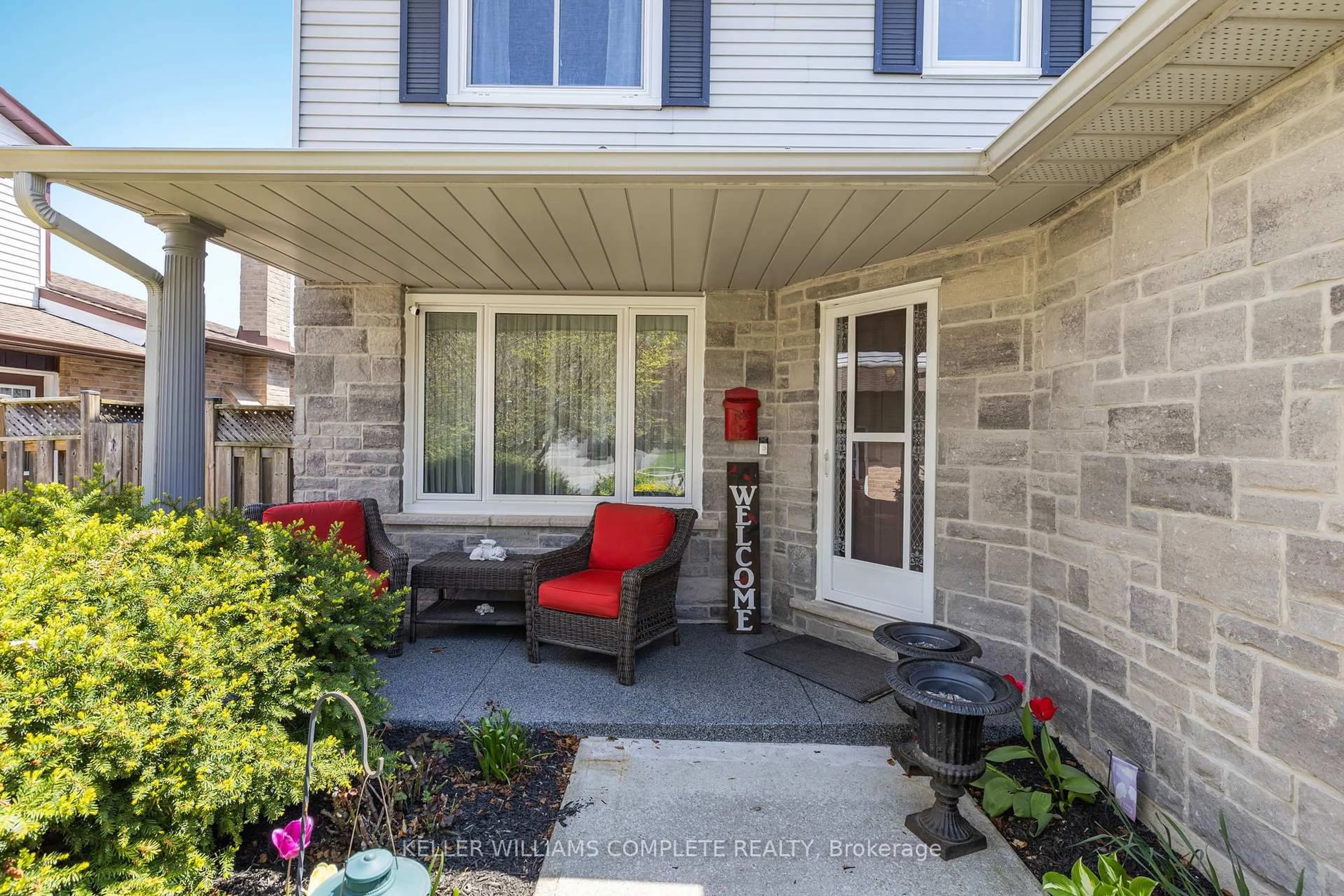 Patio, street for 106 Maple Dr, Hamilton Ontario L8G 4S4