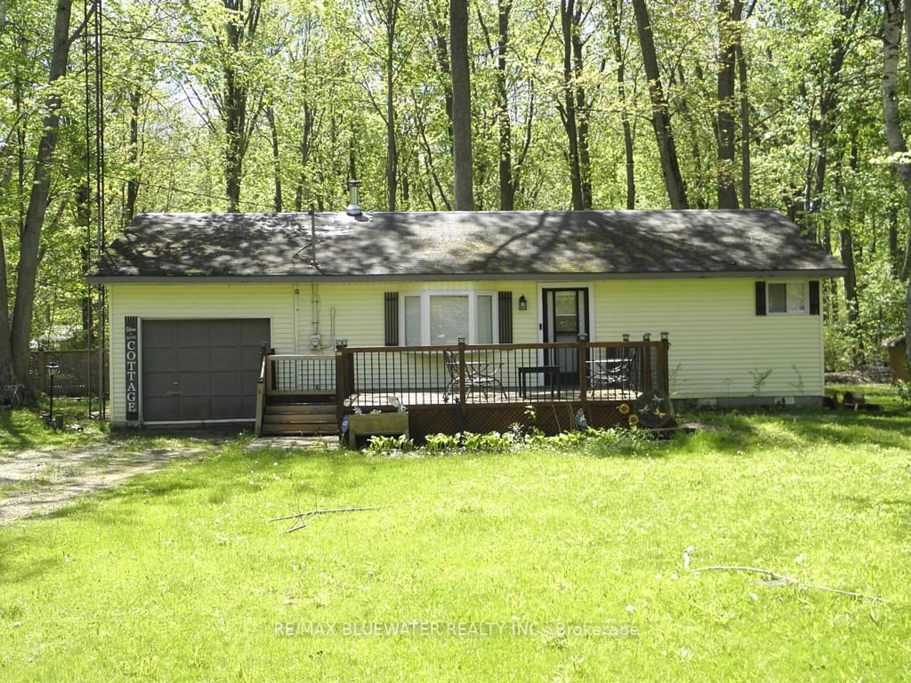 Home with vinyl exterior material, unknown for 6077 Danbea Lane, Lambton Shores Ontario N0N 1J1