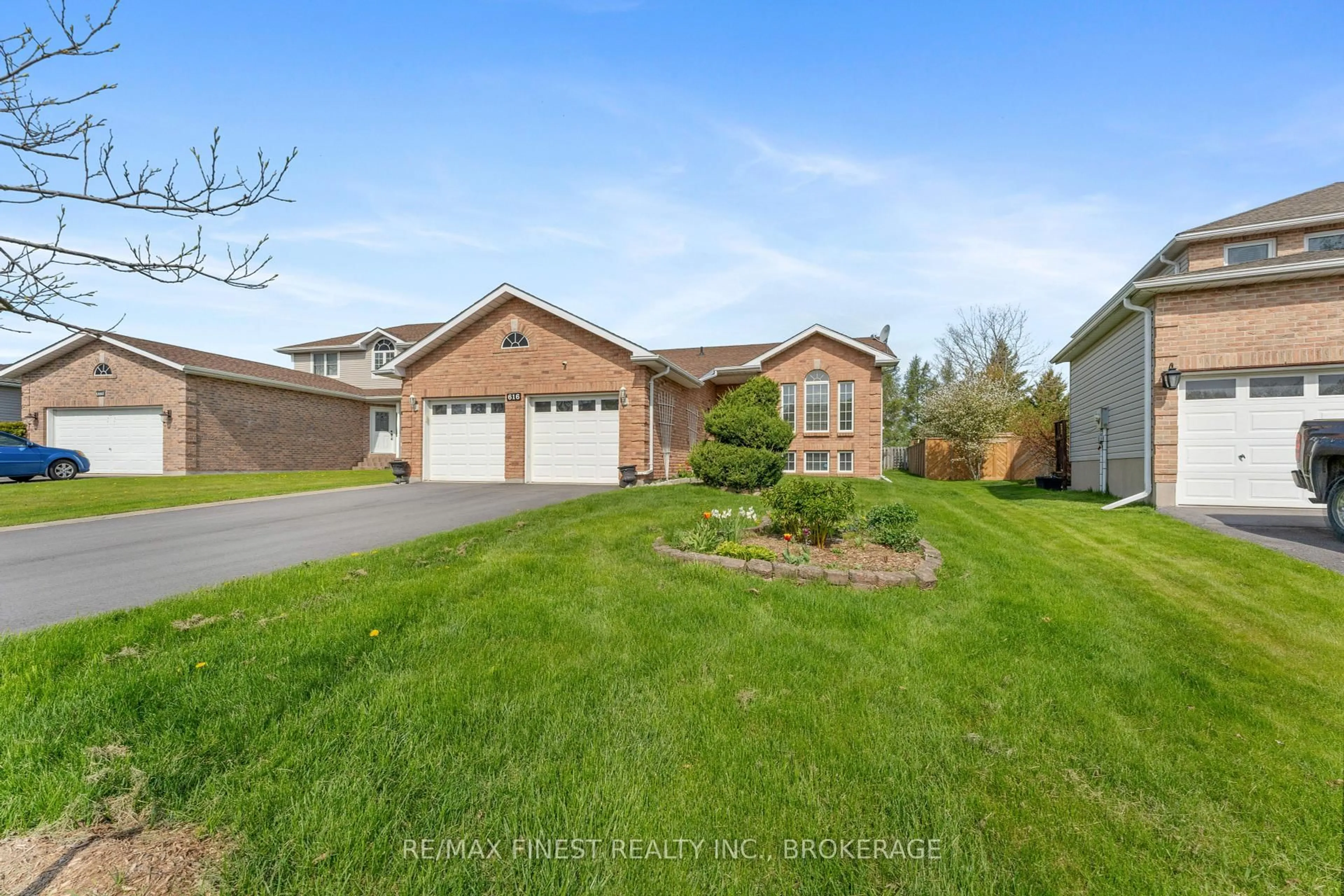 A pic from outside/outdoor area/front of a property/back of a property/a pic from drone, street for 616 Roosevelt Dr, Kingston Ontario K7M 8T7