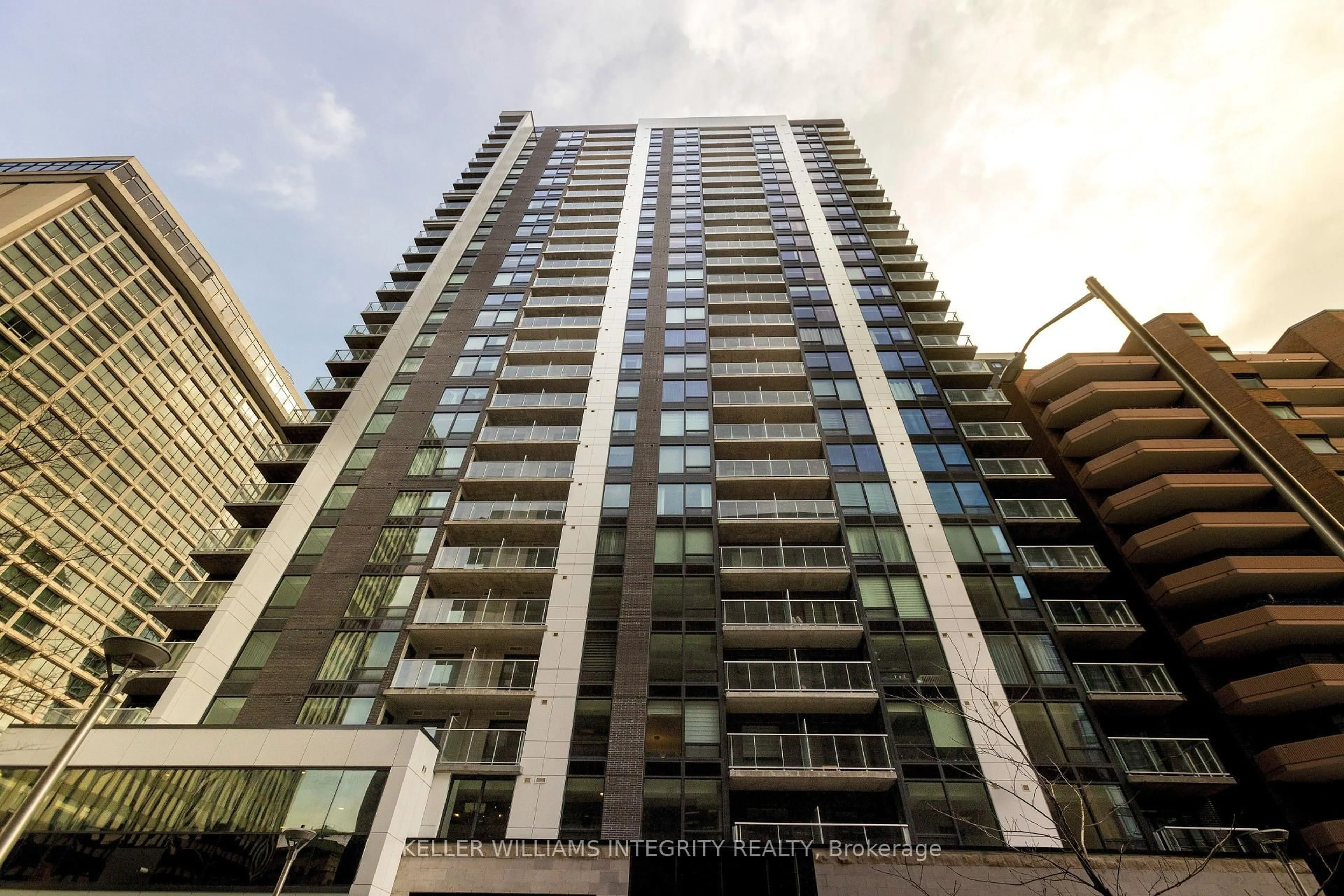 Unknown for 340 Queen St #2005, Ottawa Ontario K1R 0G1
