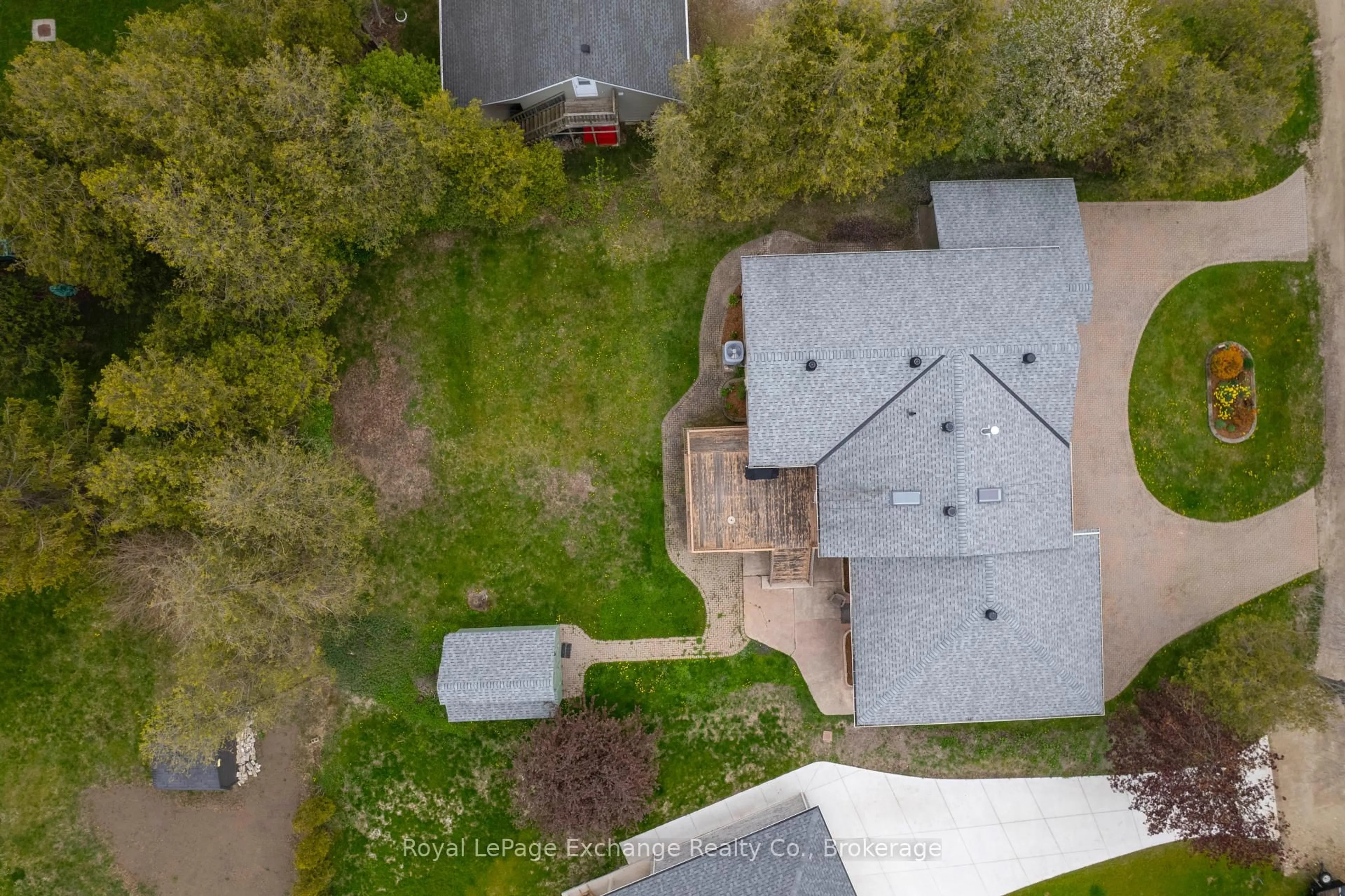 A pic from outside/outdoor area/front of a property/back of a property/a pic from drone, street for 128 Waterloo St, Huron-Kinloss Ontario N2Z 0C7