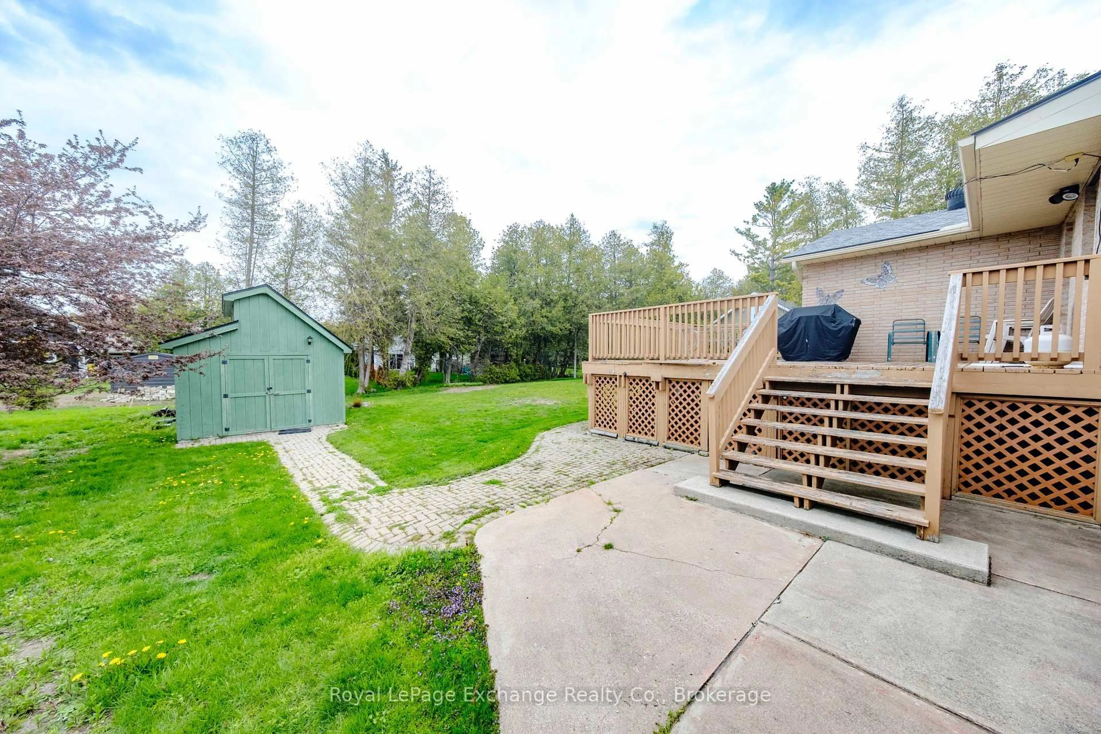 Patio, unknown for 128 Waterloo St, Huron-Kinloss Ontario N2Z 0C7