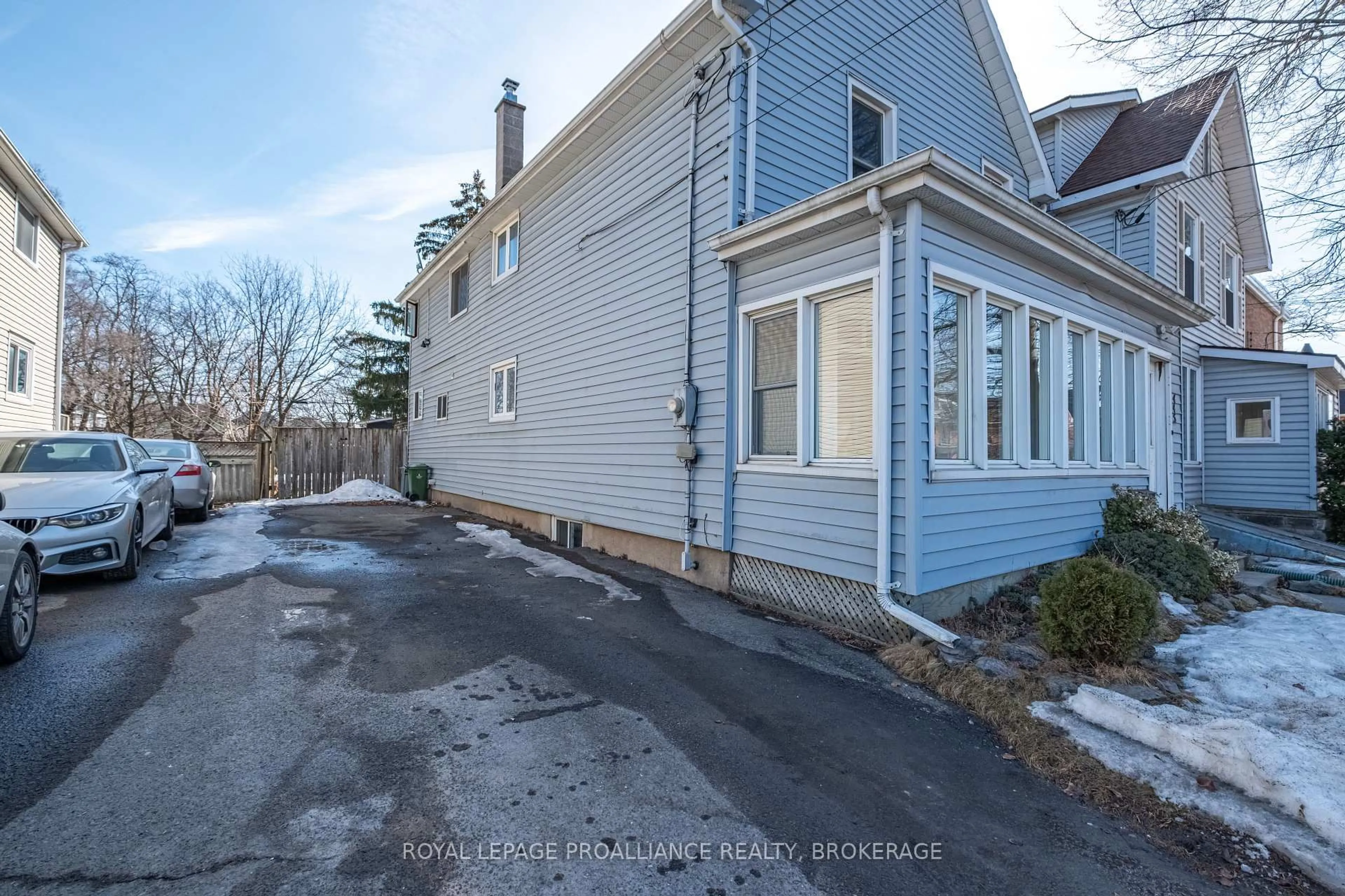 A pic from outside/outdoor area/front of a property/back of a property/a pic from drone, street for 445 Alfred St, Kingston Ontario K7K 4J1