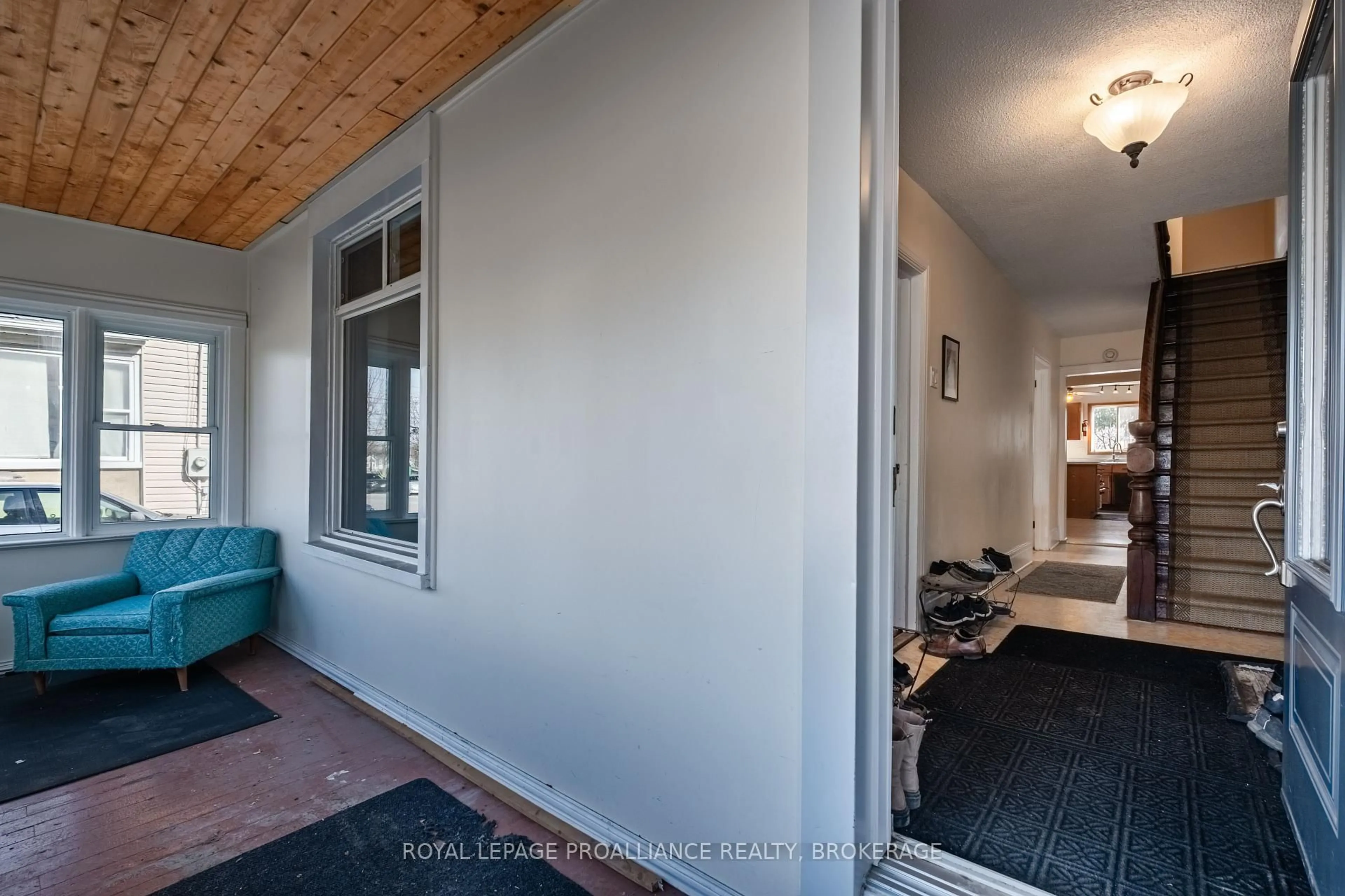 Indoor entryway for 445 Alfred St, Kingston Ontario K7K 4J1