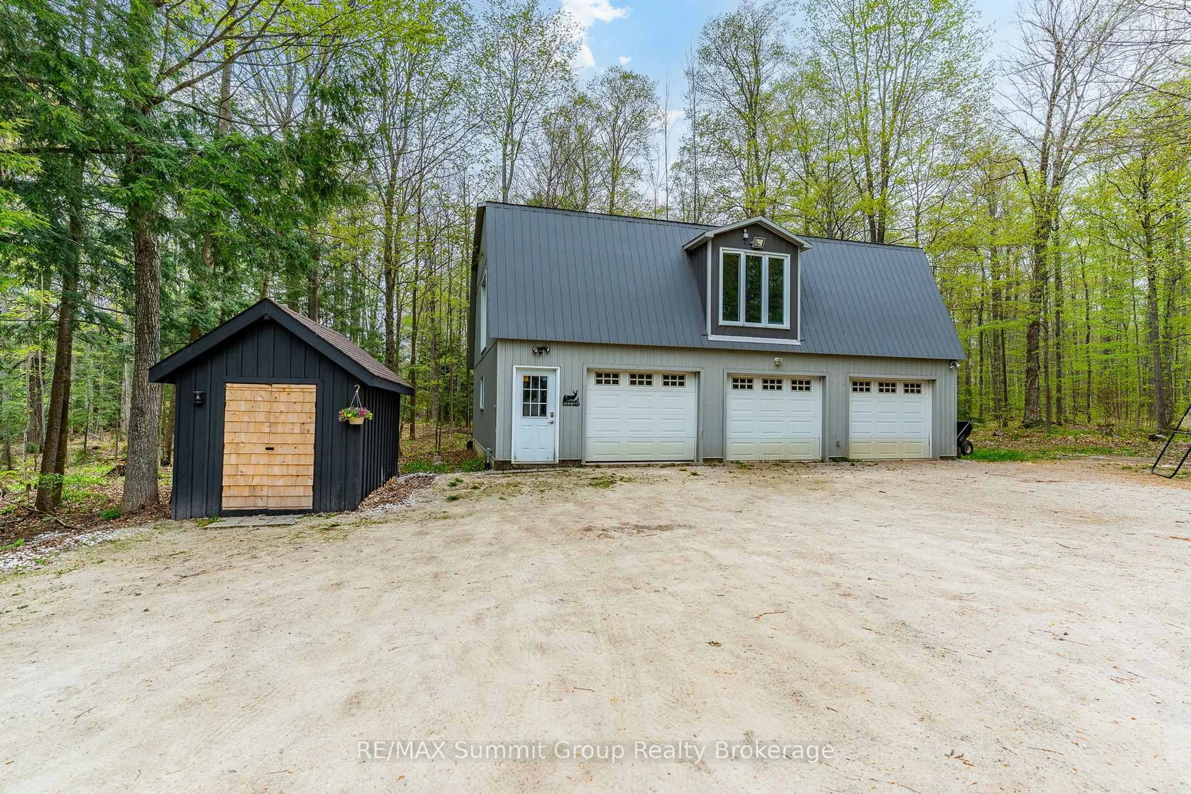 Indoor garage for 494119 Baptist Church Rd, West Grey Ontario N0C 1H0