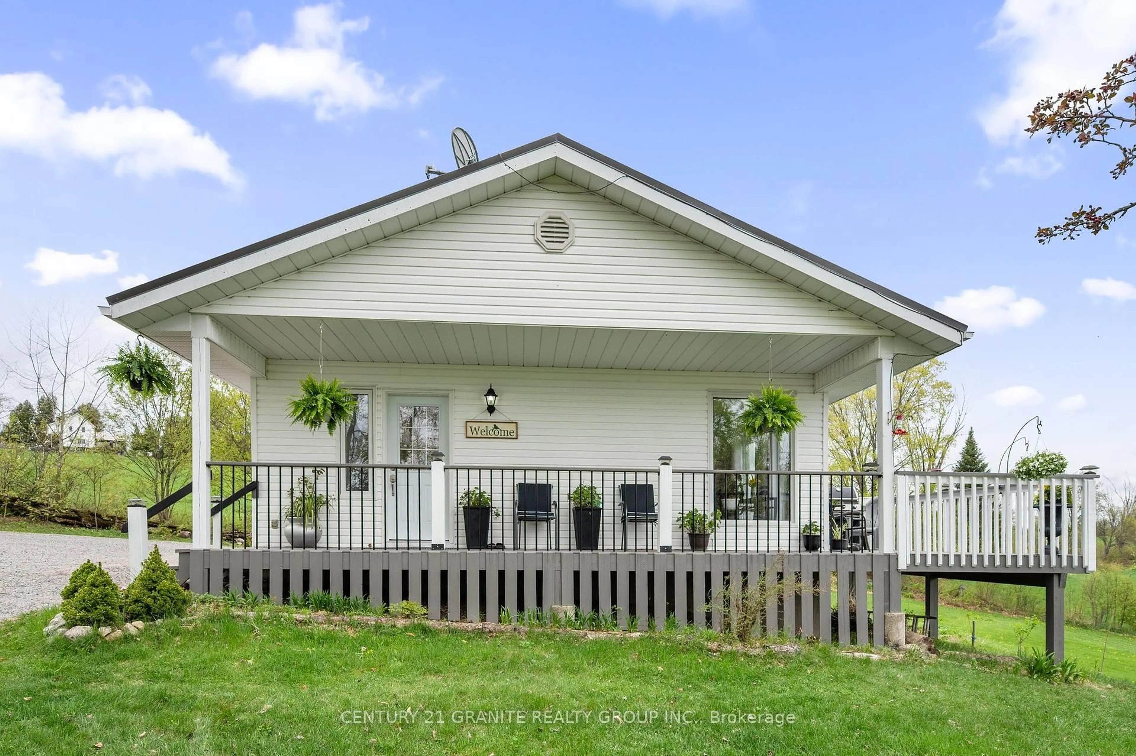 Home with vinyl exterior material, building for 577 Hillsview Rd, Maynooth Ontario K0L 2S0