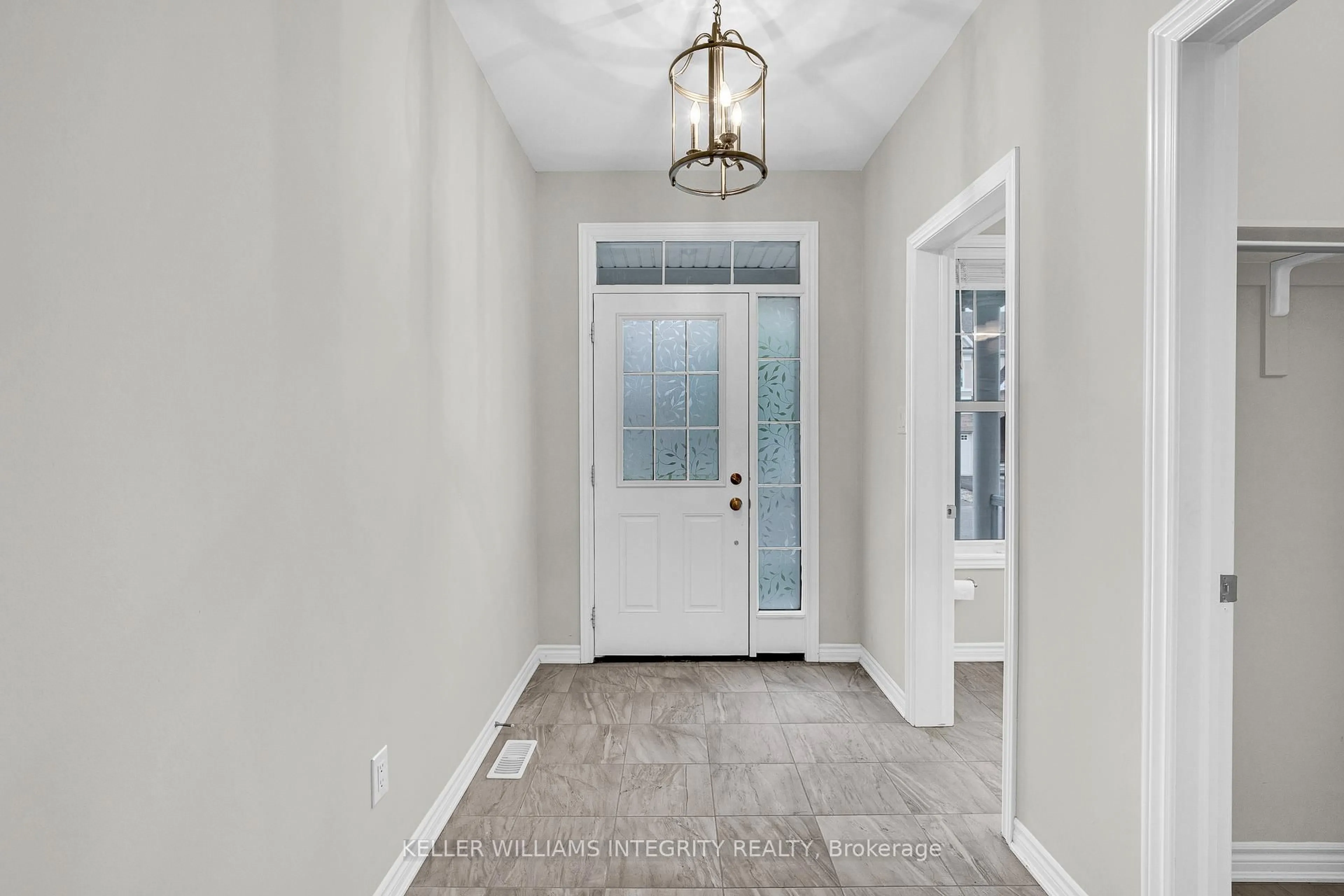 Indoor entryway for 187 Lamprey St, Ottawa Ontario K2J 6C3