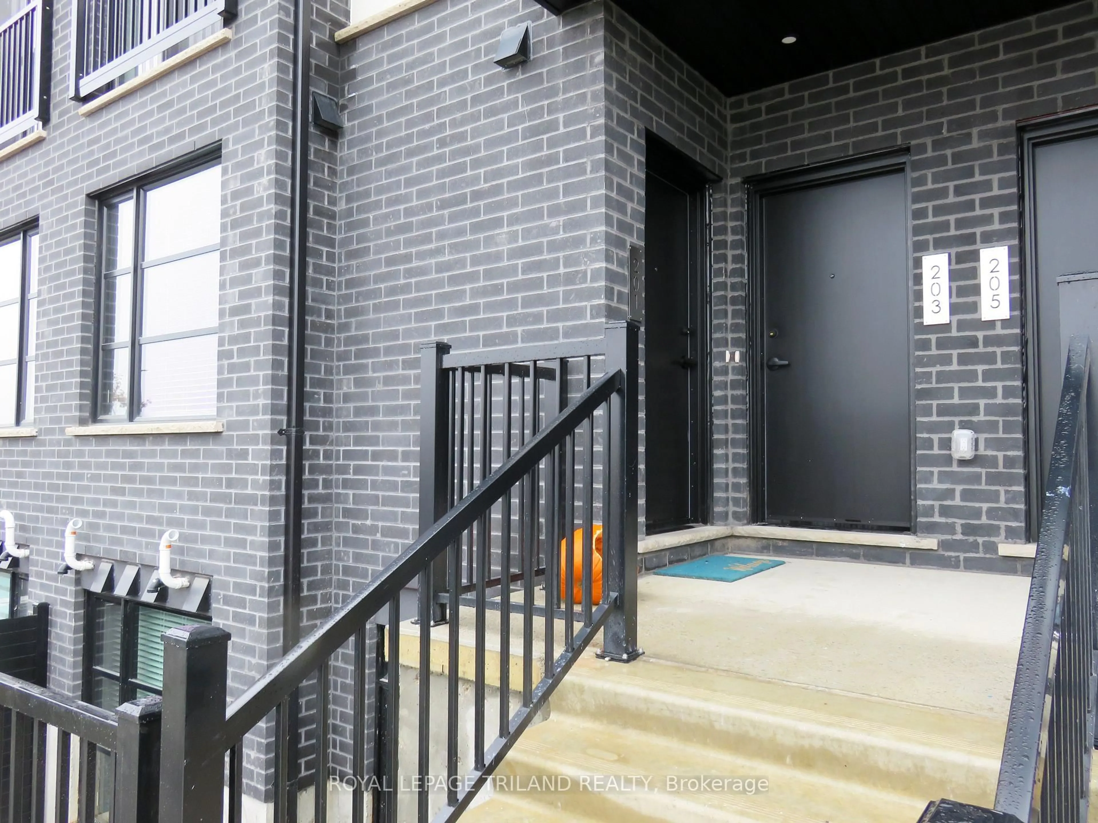 Unknown for 3900 Savoy St #203, London South Ontario N6P 0A3