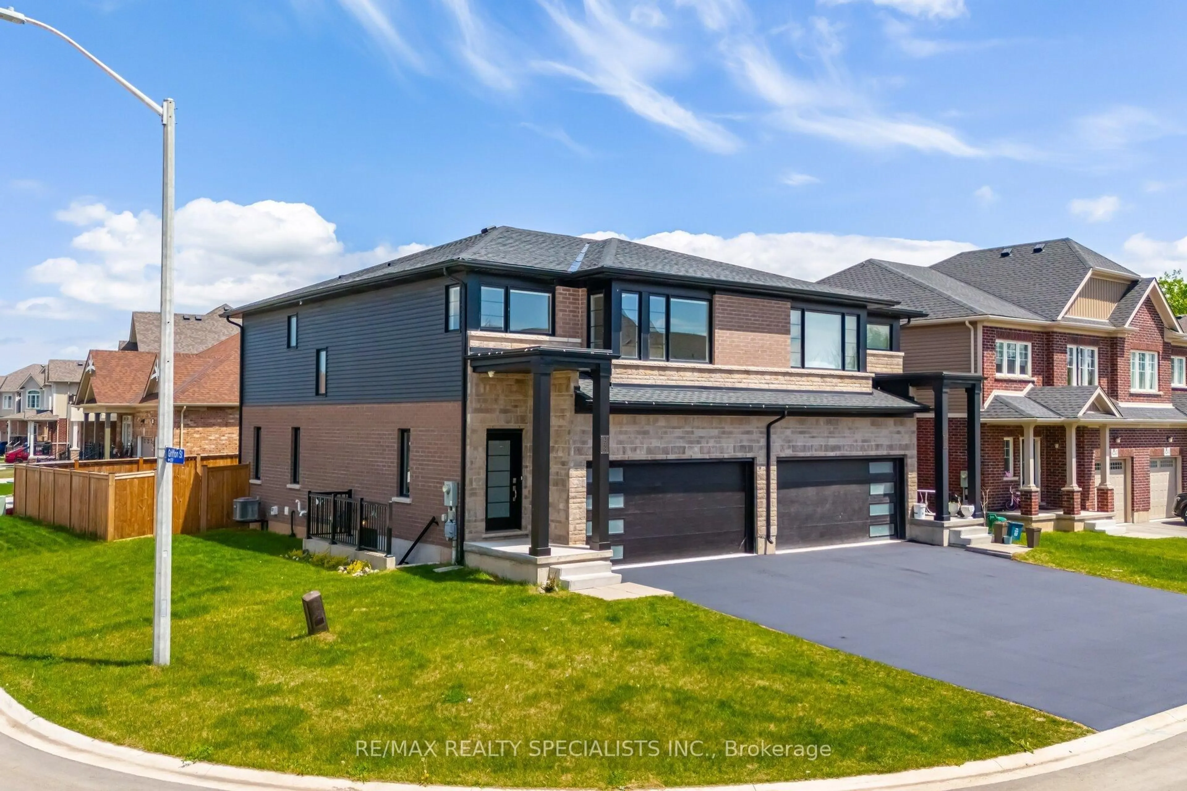 Home with brick exterior material, street for 4259 SHUTTLEWORTH Dr, Niagara Falls Ontario L2G 3P6