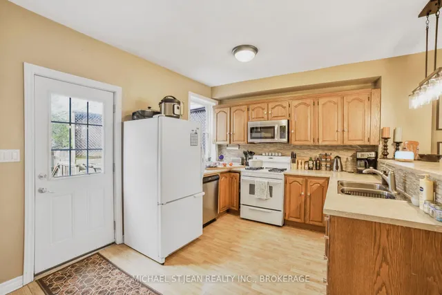 Additional property image - 461 Main St