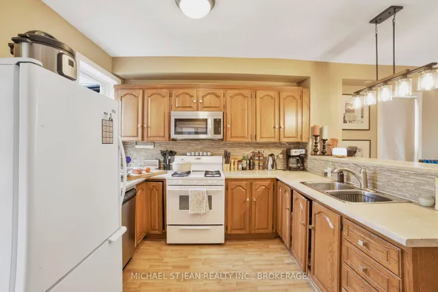 Additional property image - 461 Main St