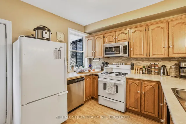Additional property image - 461 Main St