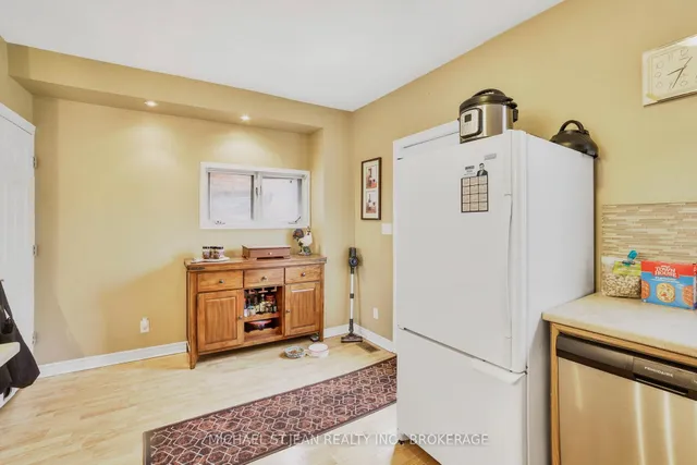 Additional property image - 461 Main St