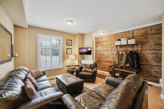 Additional property image - 461 Main St