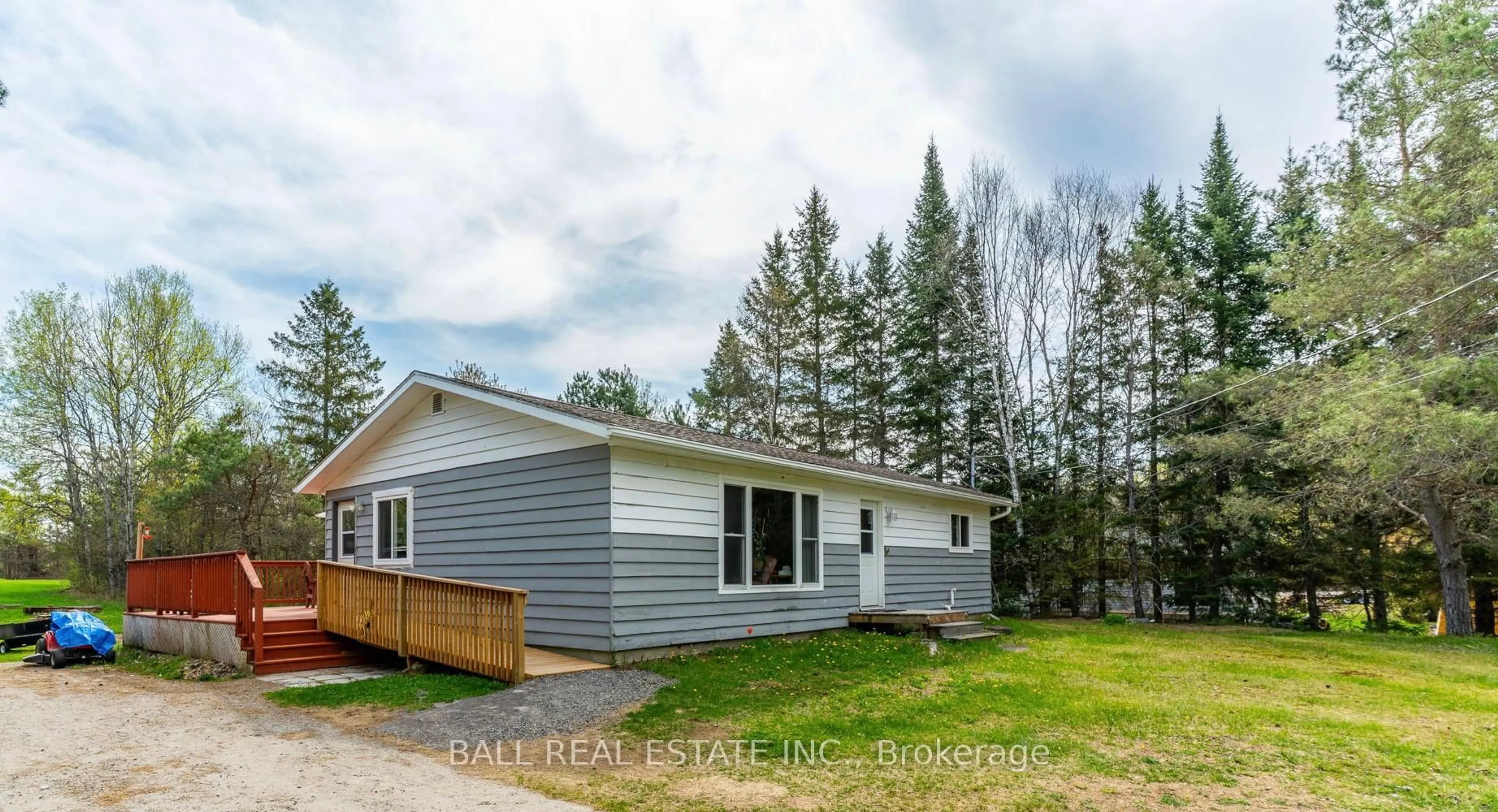 Home with vinyl exterior material, unknown for 1039 Rainbow Dr, Dysart et al Ontario K0L 1X0