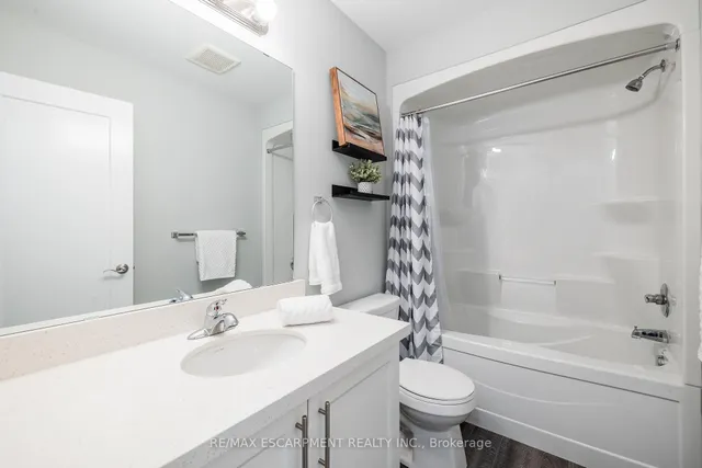 Additional property image - 51 Laguna Village Cres