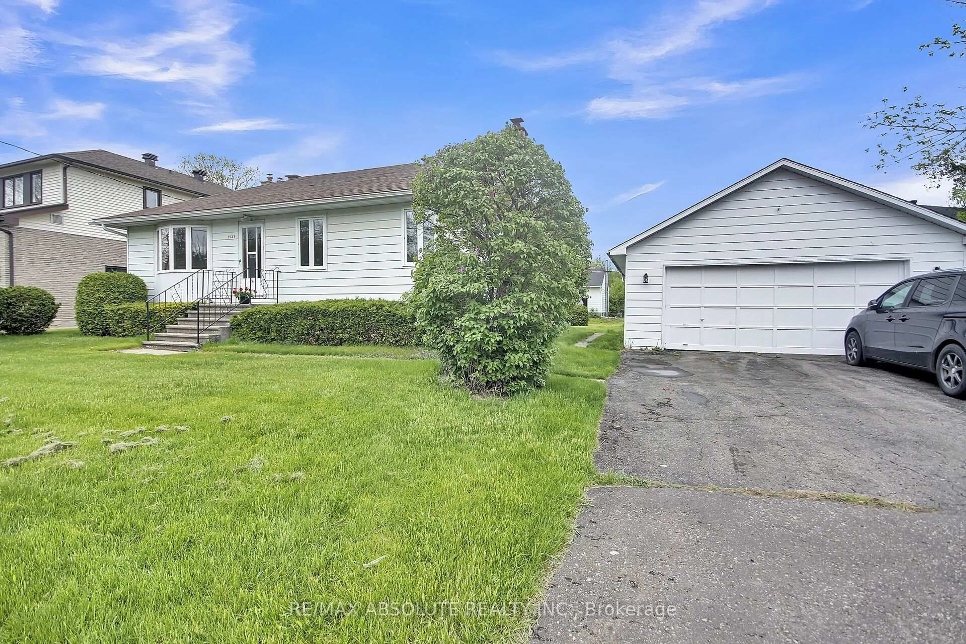 A pic from outside/outdoor area/front of a property/back of a property/a pic from drone, street for 1929 Queensdale Ave, Ottawa Ontario K1T 1J9