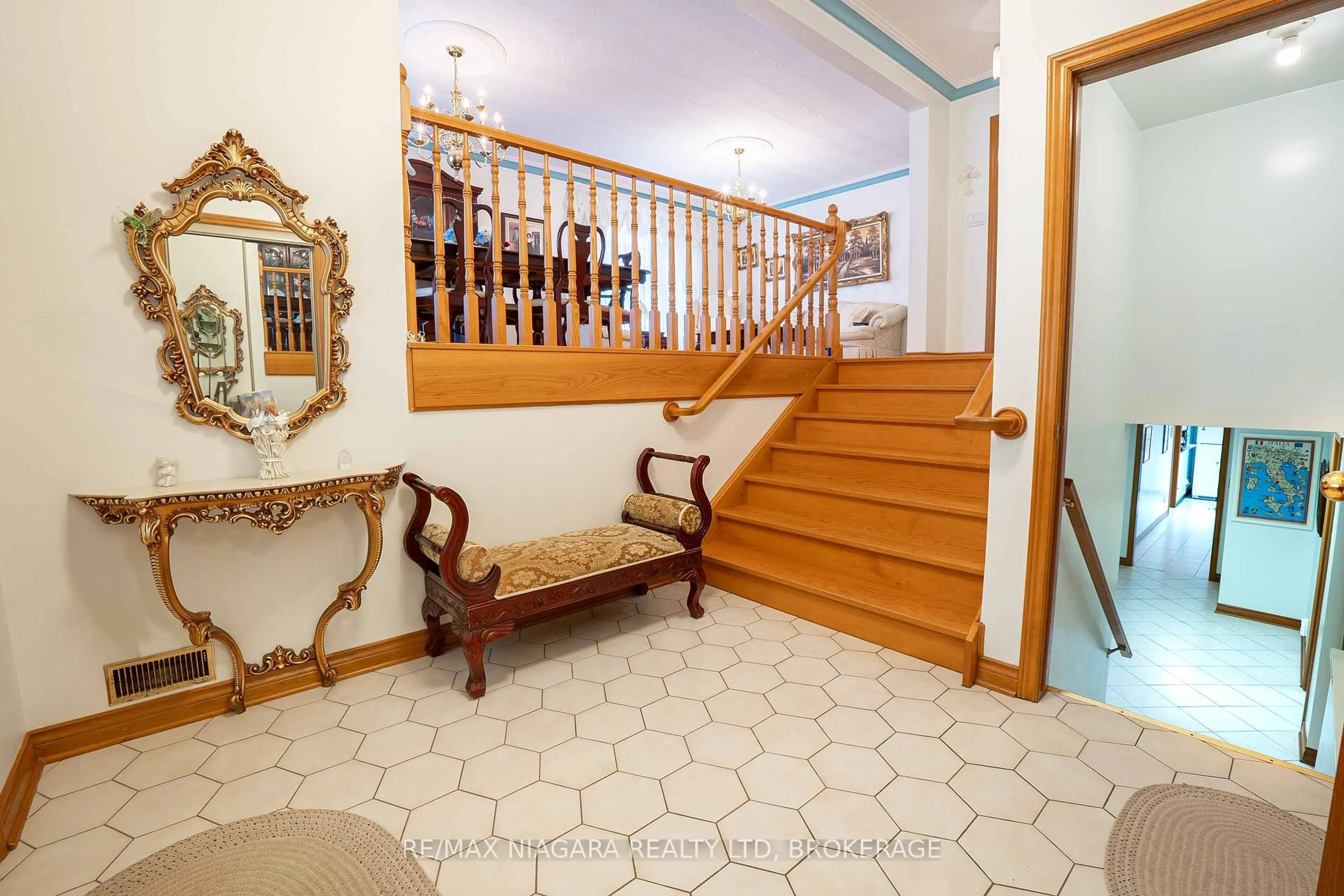 Indoor foyer for 12 Fern Gate, Pelham Ontario L0S 1E4