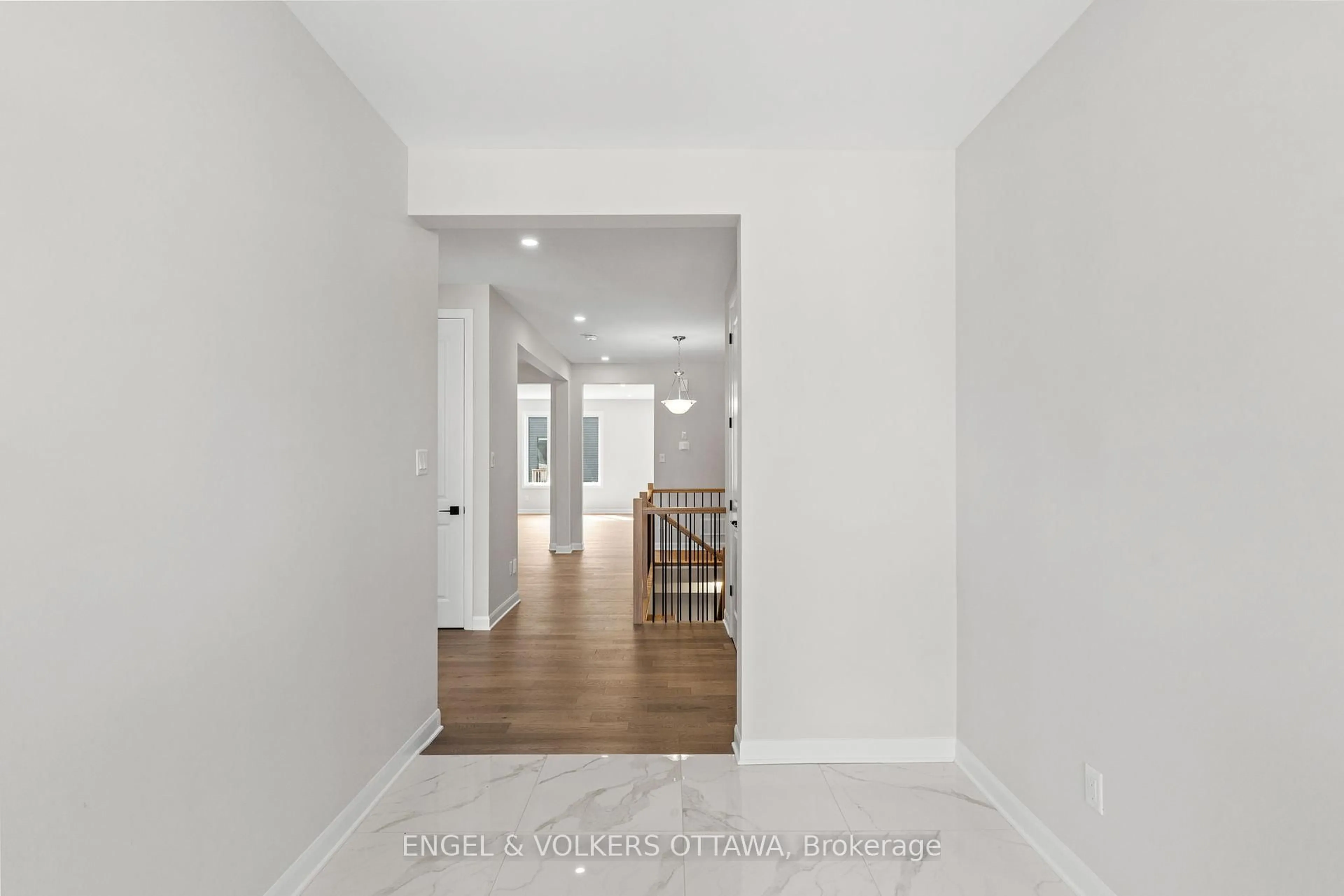 Indoor entryway for 119 D'arleux Pl, Manotick Ontario K4M 0M7