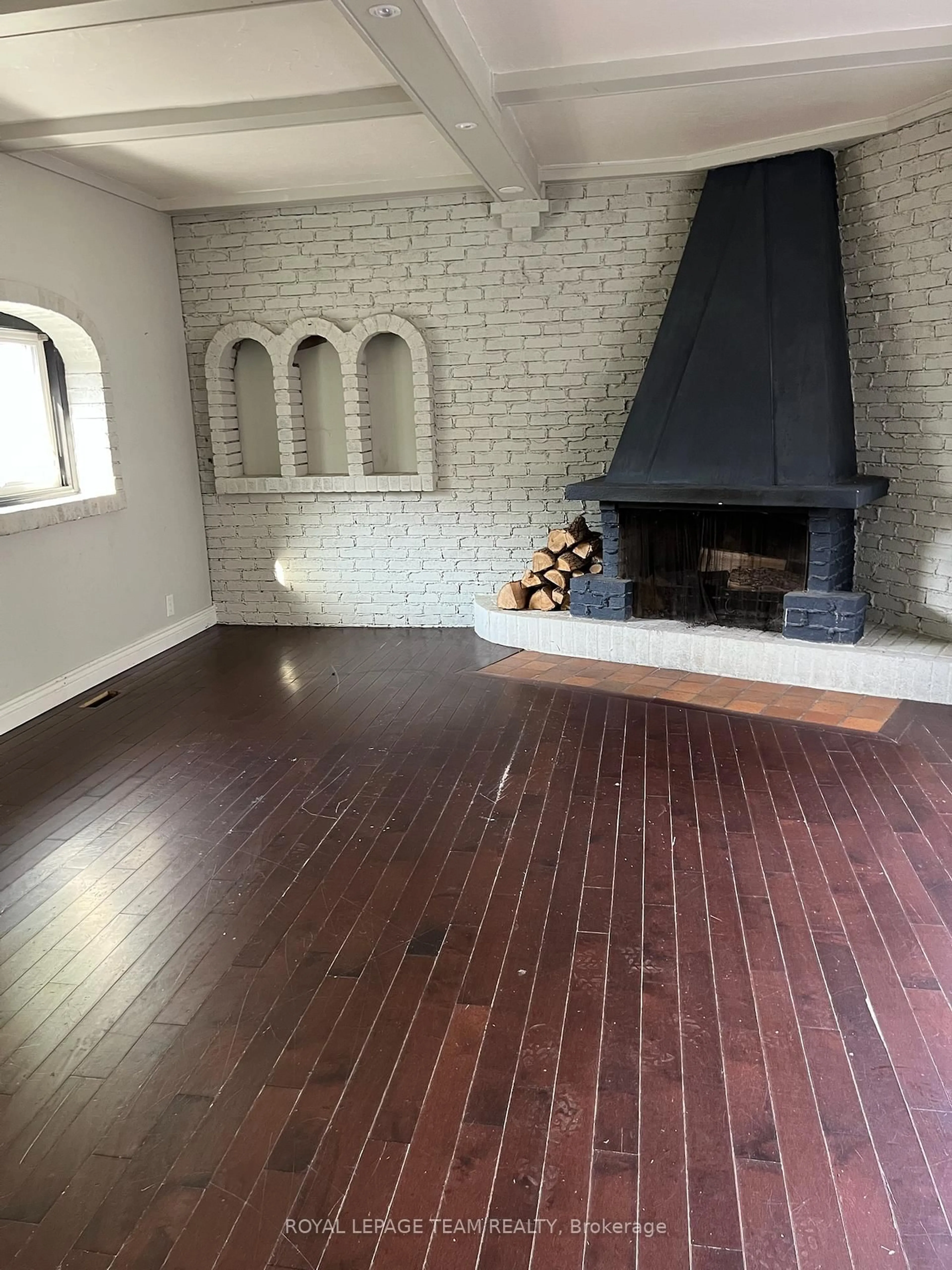 A pic of a room for 35 Irving Ave, Ottawa Ontario K1Y 1Z2