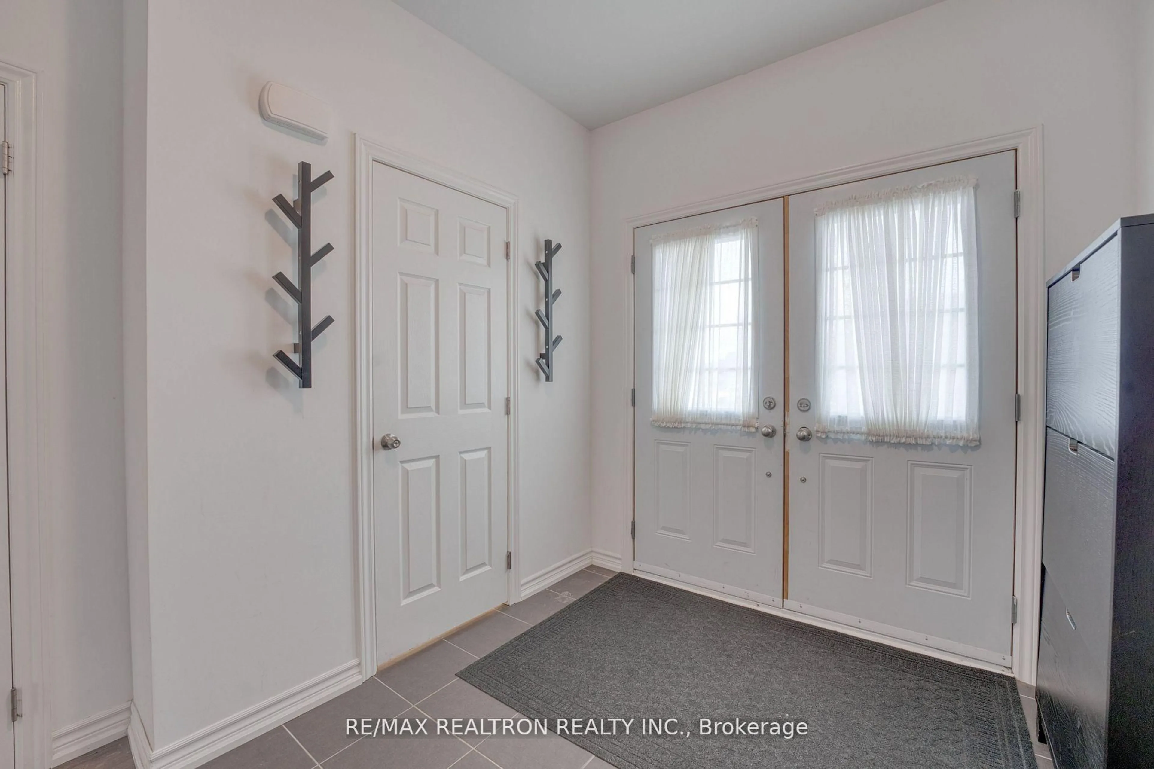 Indoor entryway for 108 Brennan Cres, Bissett Creek Ontario K0H 2H0