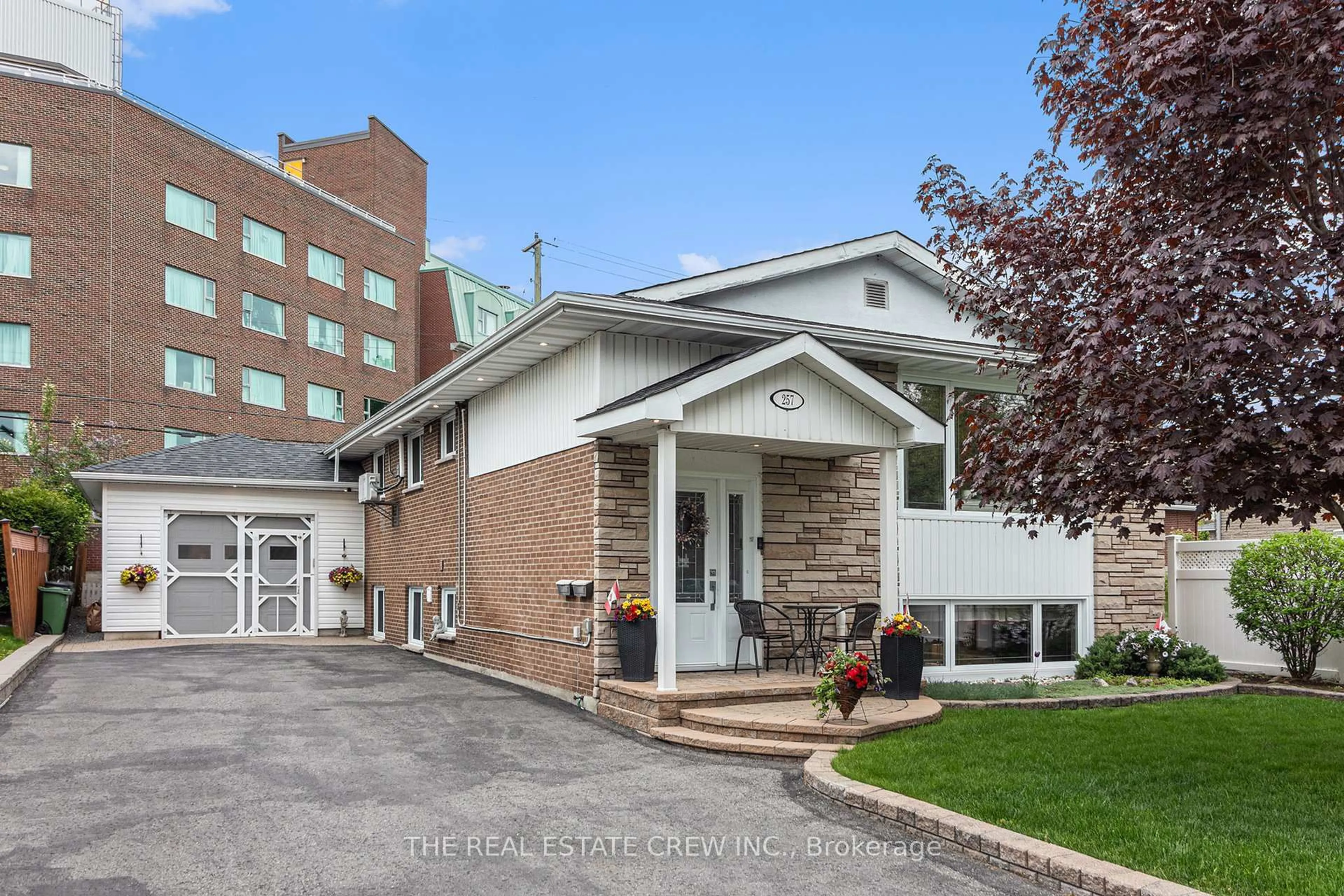 Home with brick exterior material, building for 257 Lavergne St, Ottawa Ontario K1L 5E4