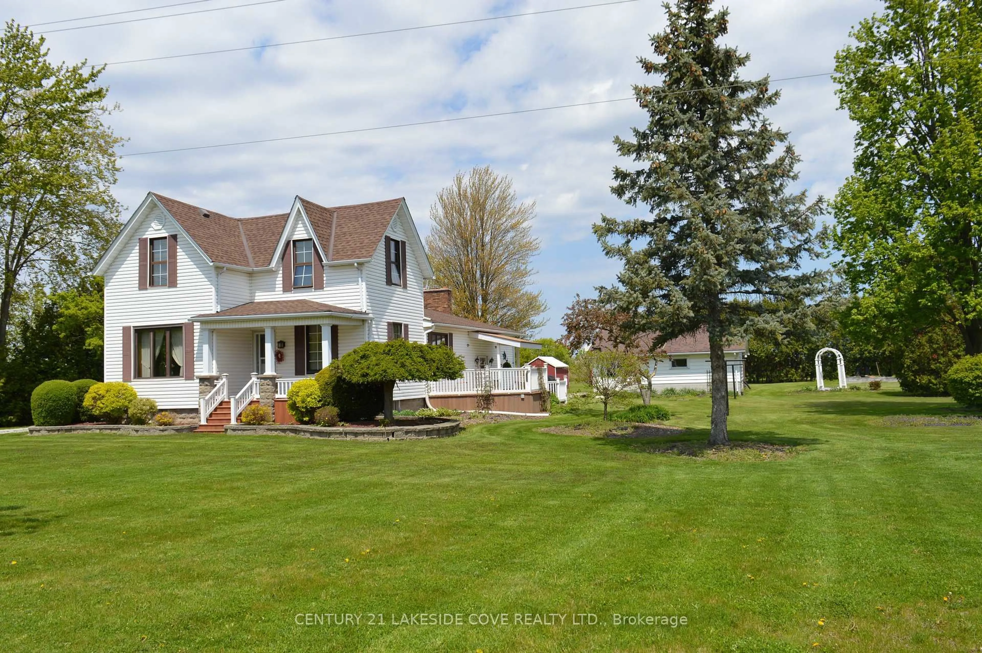 A pic from outside/outdoor area/front of a property/back of a property/a pic from drone, street for 268 Courtright Line, St. Clair Ontario N0N 1H0