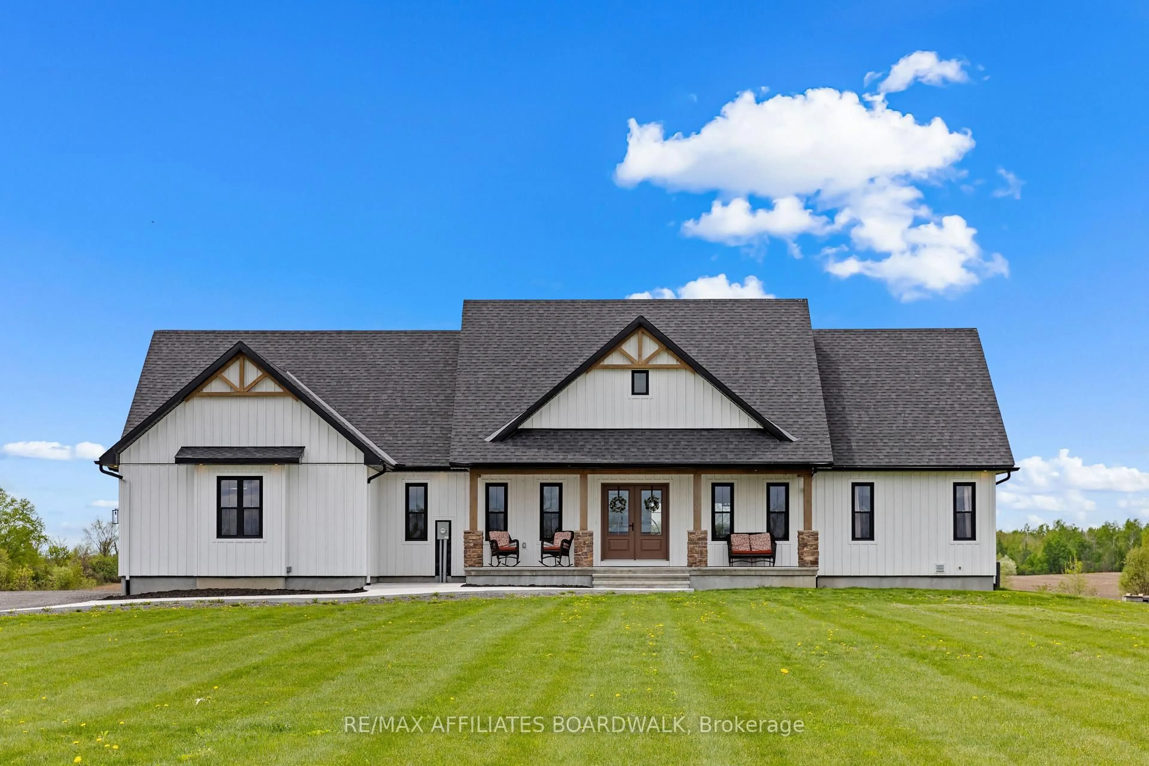 Home with vinyl exterior material, mountain view for 3402 Stagecoach Rd, Osgoode Ontario K0A 2W0