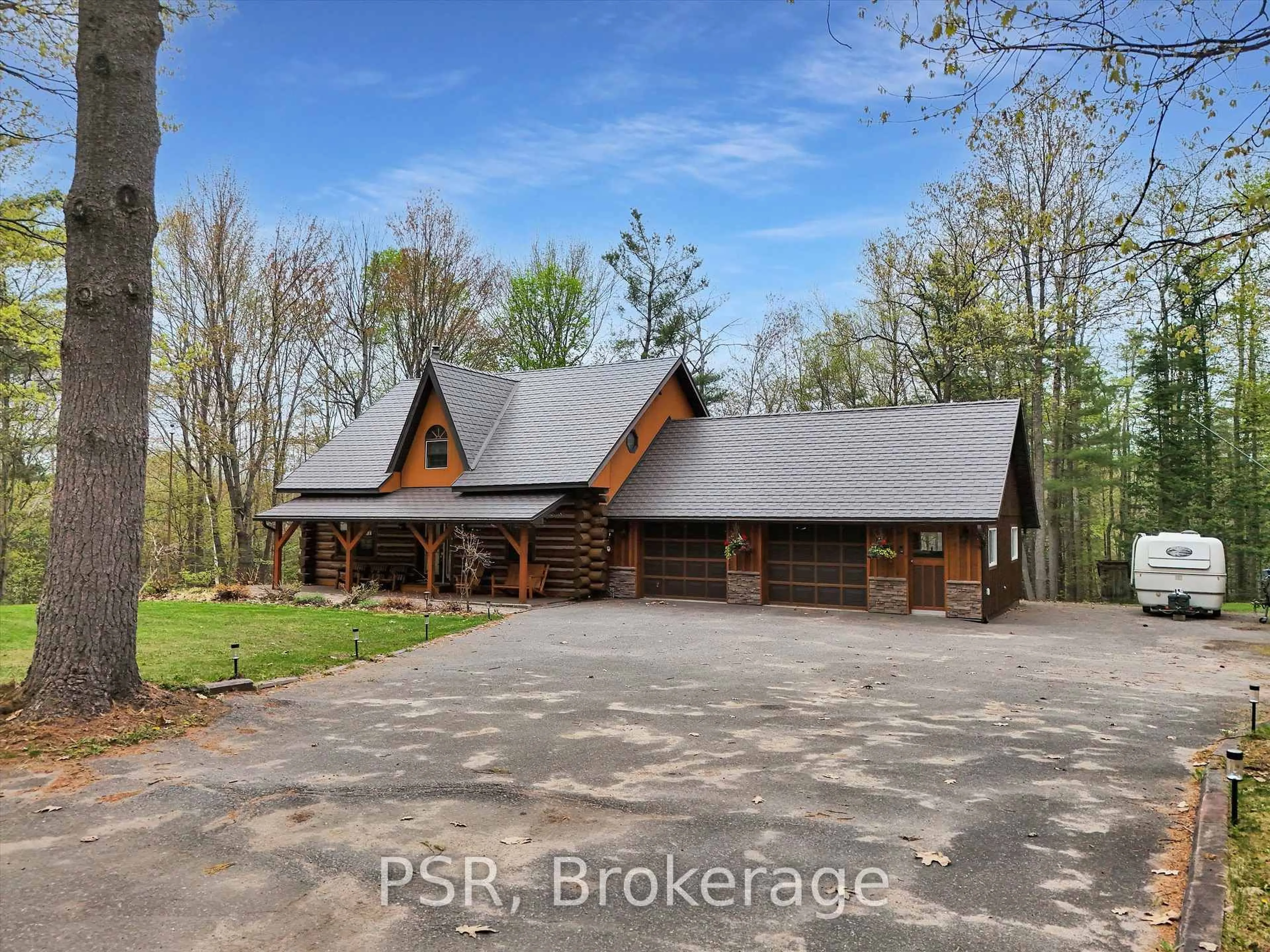 A pic from outside/outdoor area/front of a property/back of a property/a pic from drone, unknown for 1040 Amelia Cres, Gravenhurst Ontario P0E 1G0