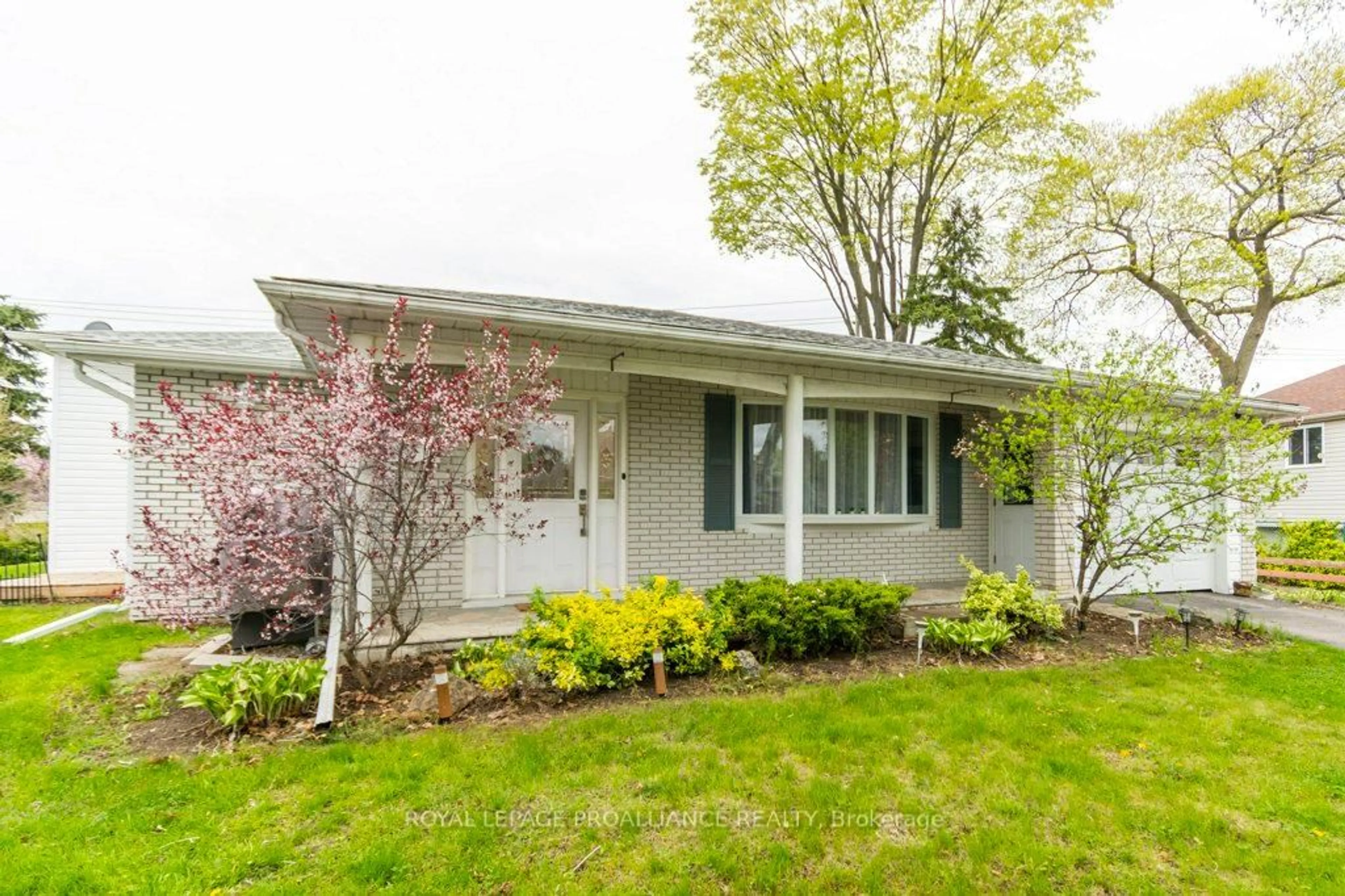 Home with vinyl exterior material, street for 17 Edgeview Dr, Quinte West Ontario K8V 3G2