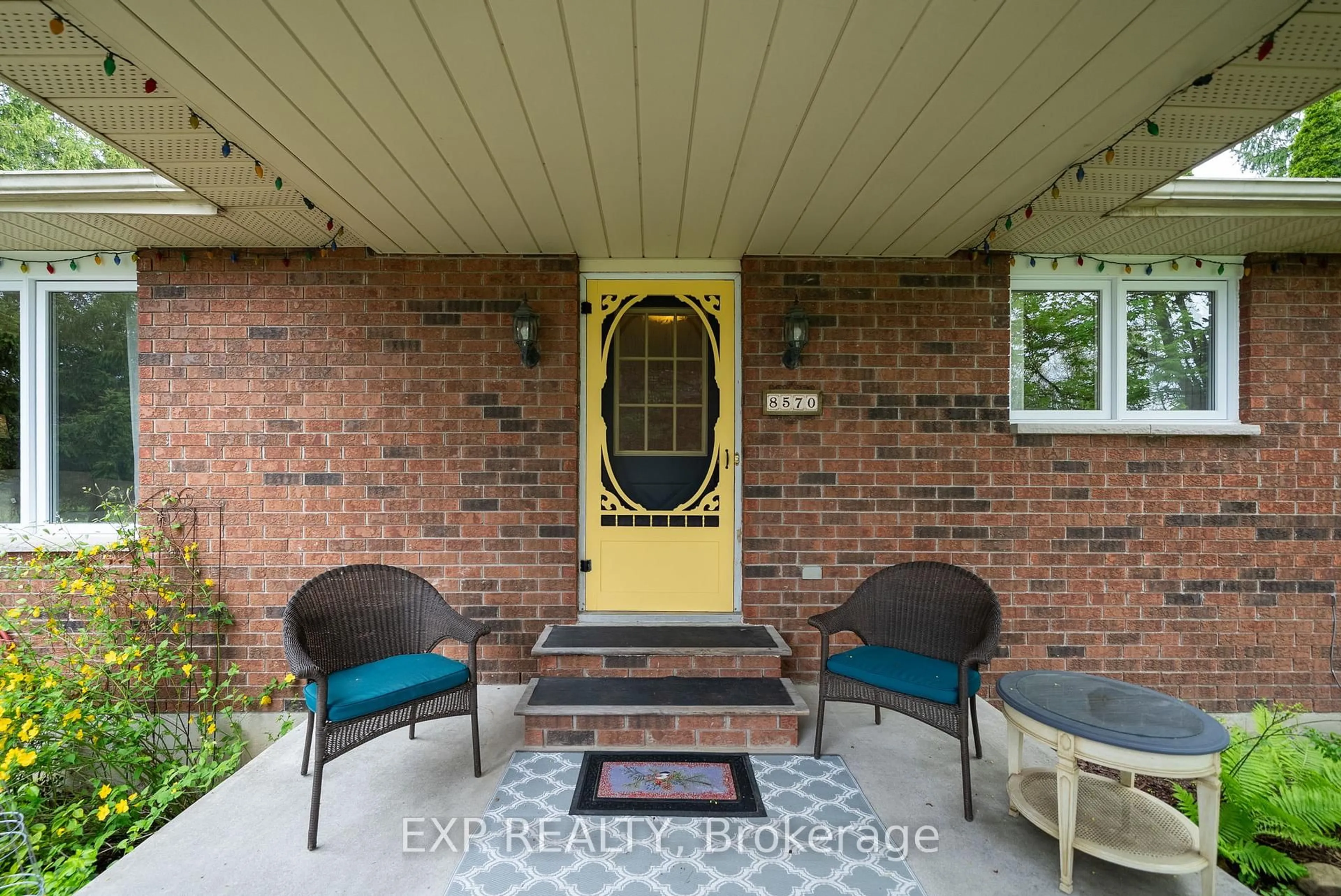 Indoor entryway for 8570 Danforth Rd, Hamilton Township Ontario K9A 0T7