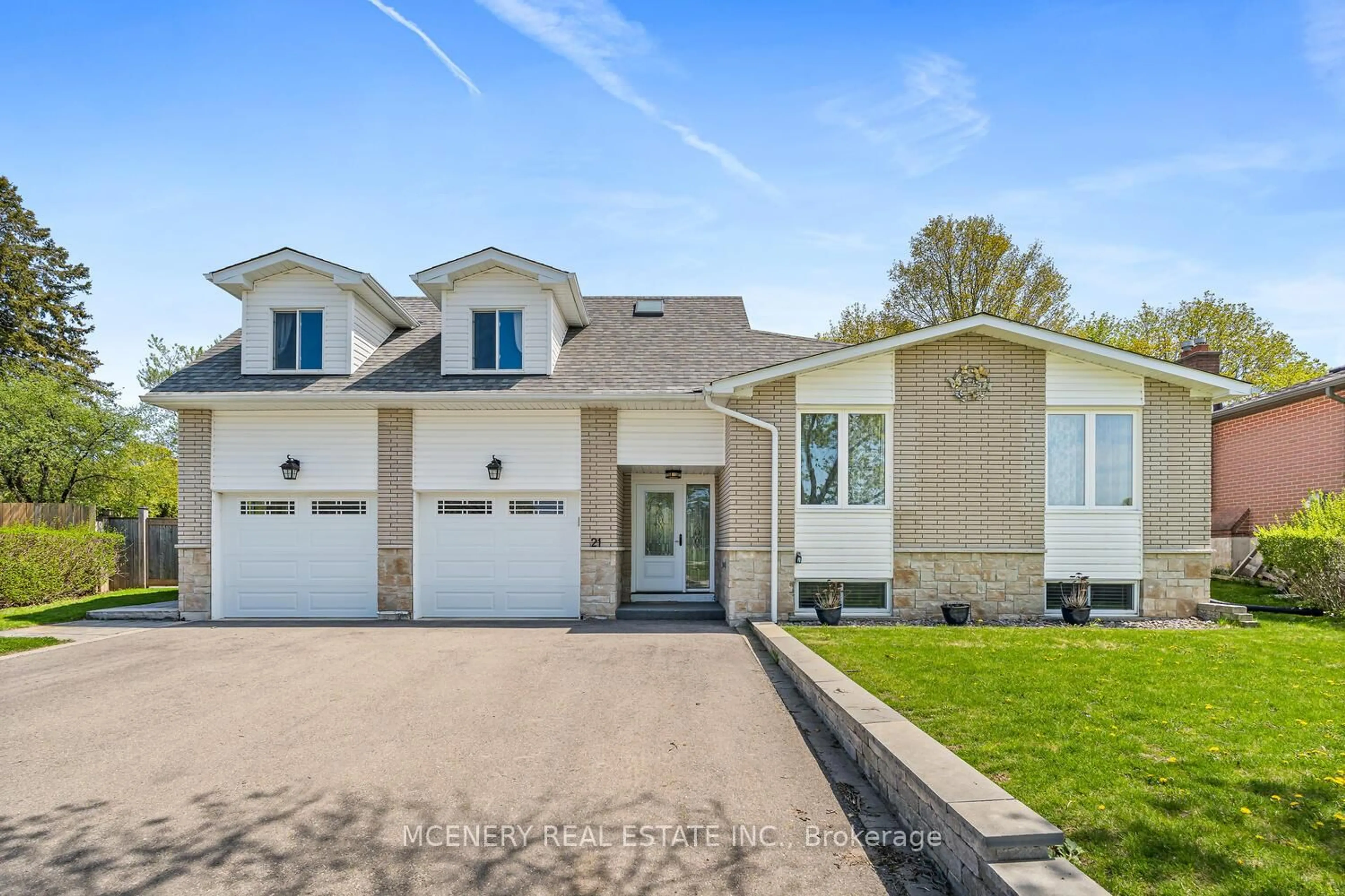 Home with vinyl exterior material, street for 21 ERINDALE Dr, Erin Ontario N0B 1T0