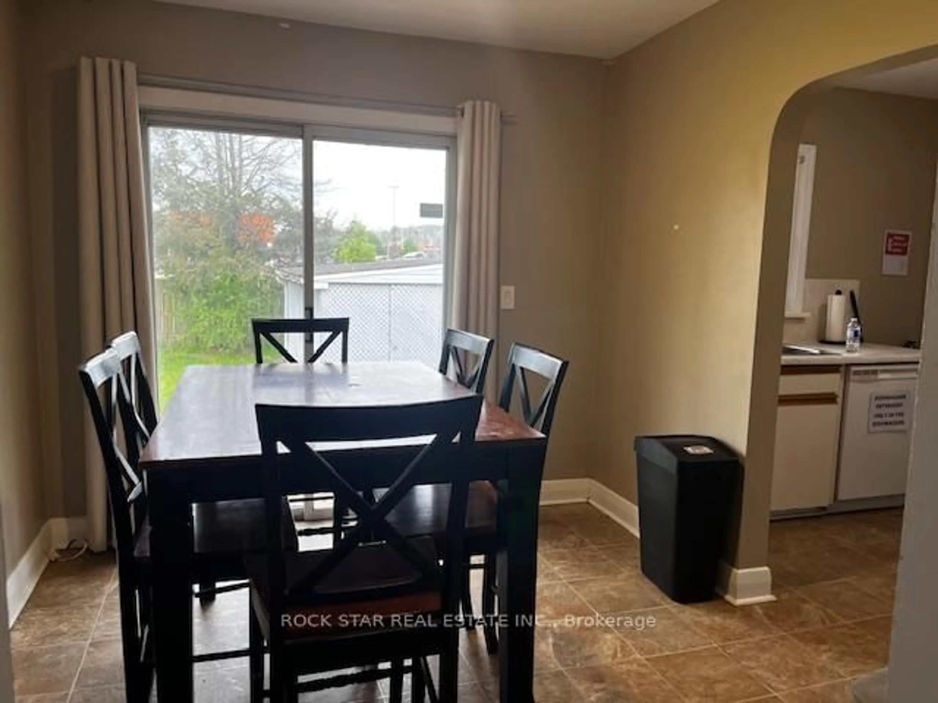Dining room, unknown for 121 Jacobson Ave, St. Catharines Ontario L2T 3A6