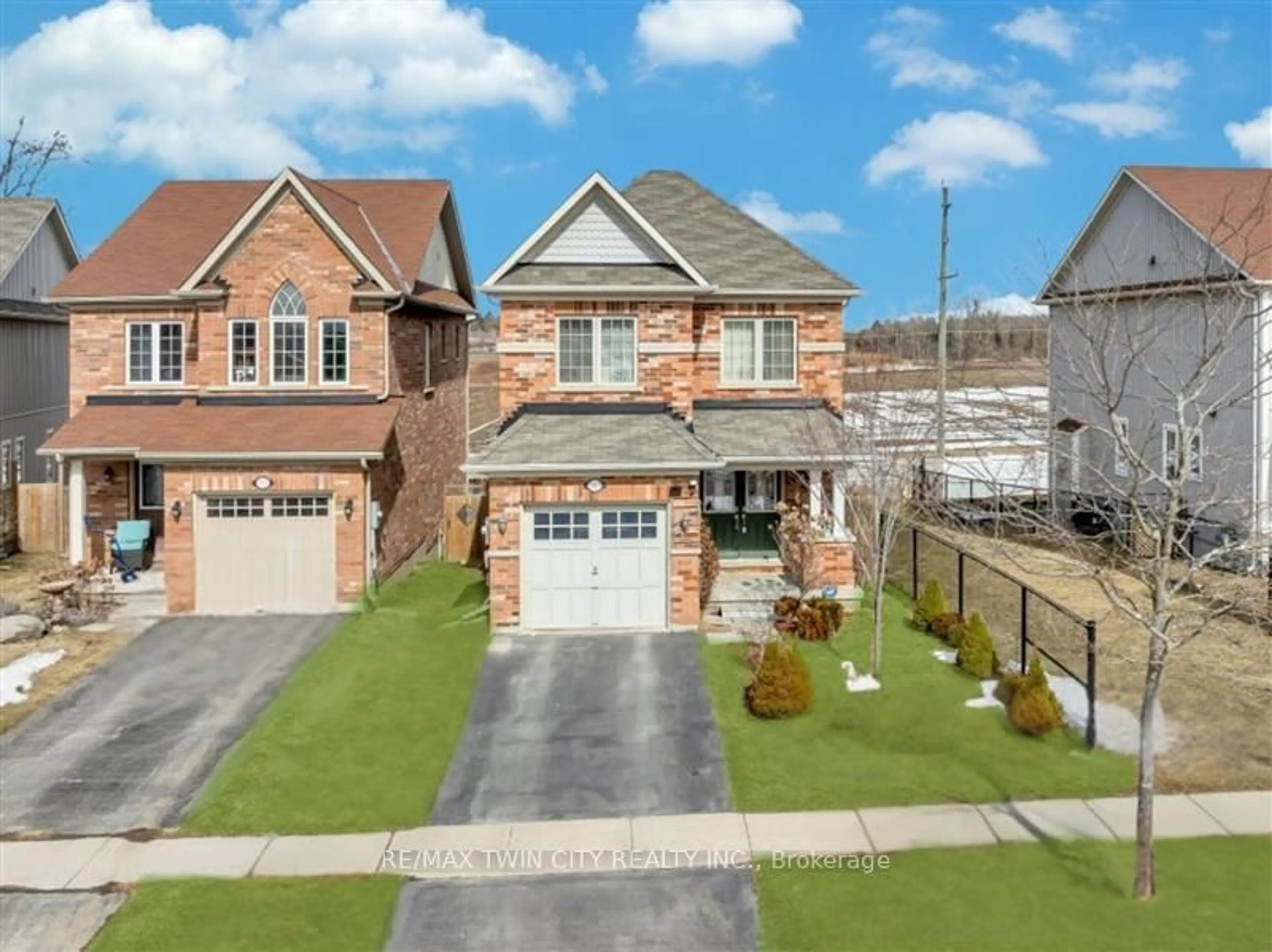 A pic from outside/outdoor area/front of a property/back of a property/a pic from drone, street for 561 Baldwin Cres, Woodstock Ontario N4T 0J4